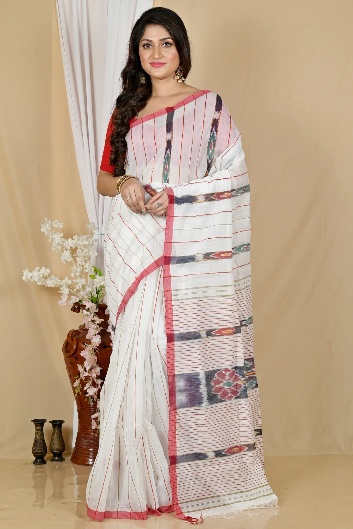 DipDiya Blended Cotton White Setori Bengal in Every Thread Handloom Sarees