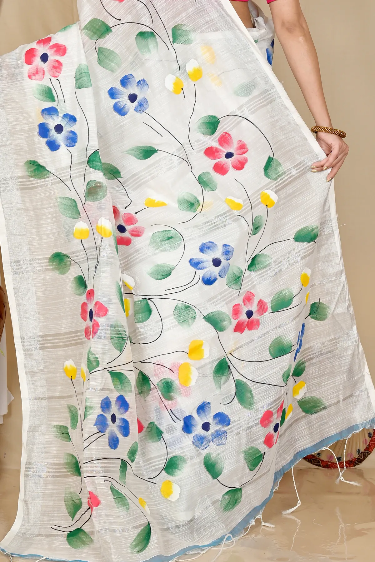 DipDiya Blended Cotton White Slabaka Ful Handcrafted Elegance Hand Painted Sarees