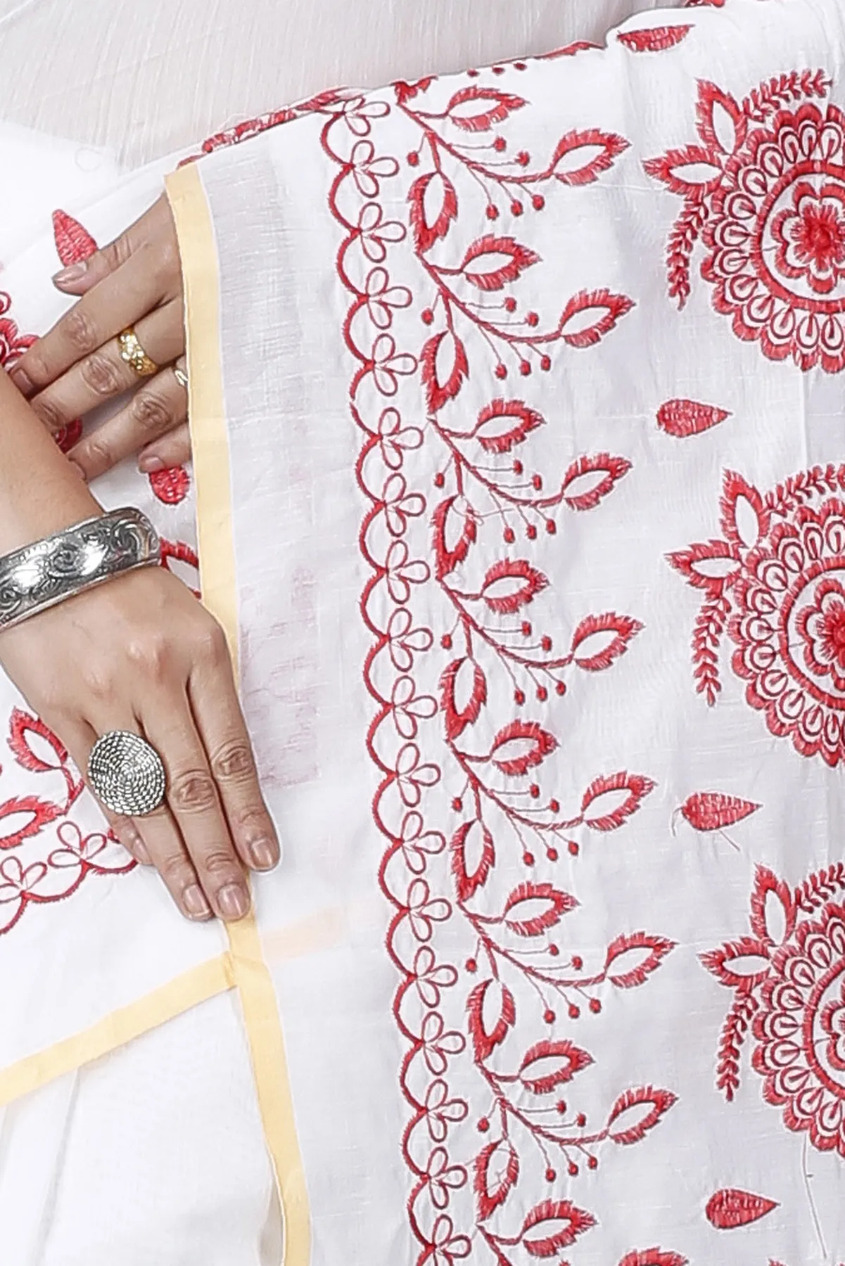 DipDiya Blended Cotton White Tabu Wrapped in Heritage Handloom Sarees