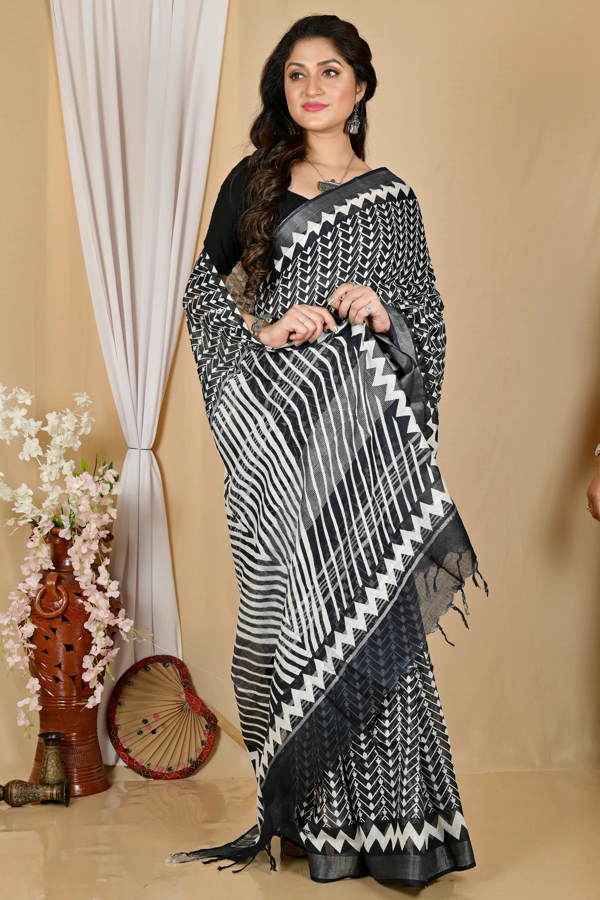 DipDiya Cotton Black Sebai Bengali Heritage Batik Print Sarees