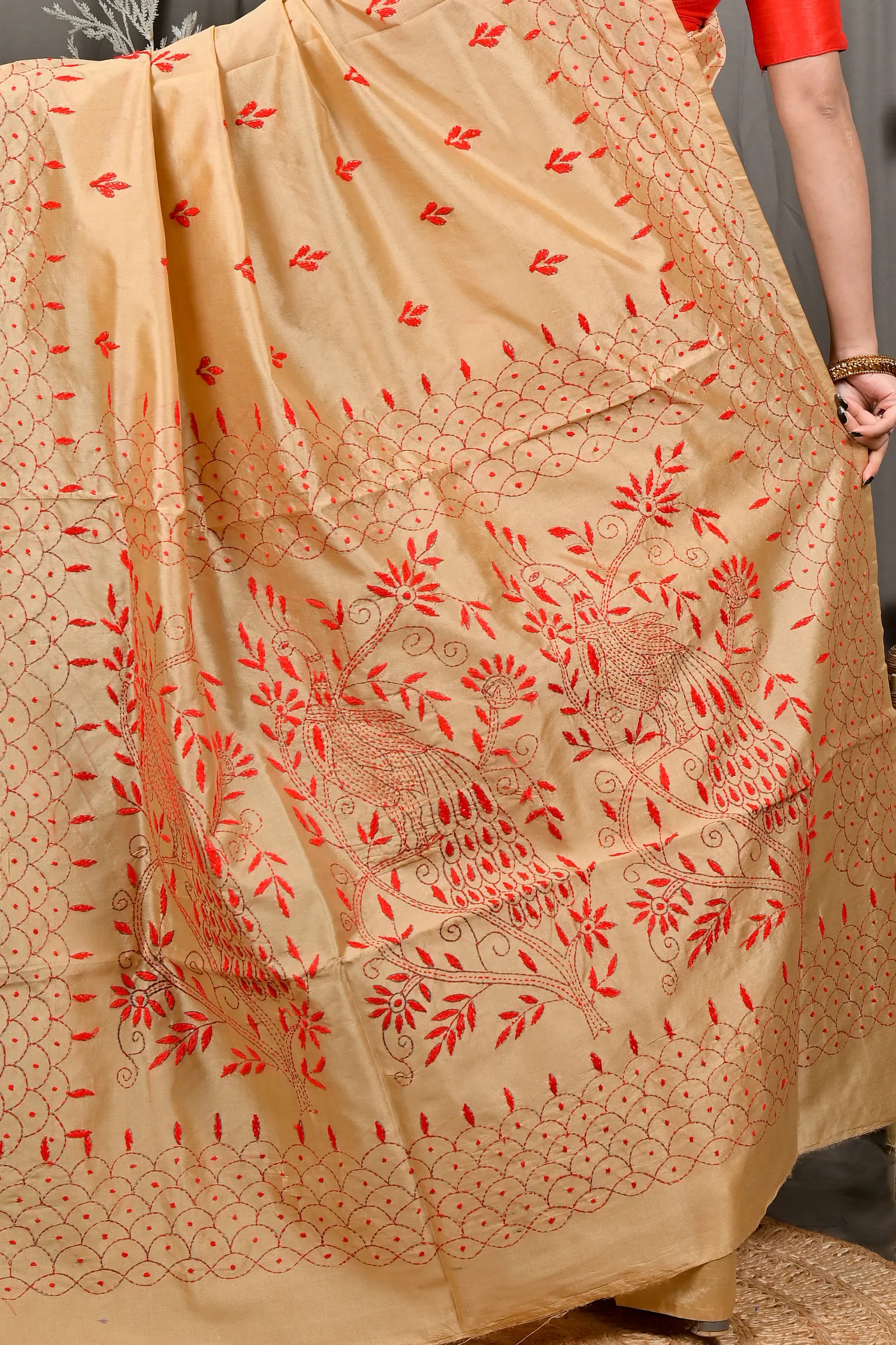 DipDiya Cotton Blend Golden Brown Dharai Timeless Bengal Kantha Stitch Sarees