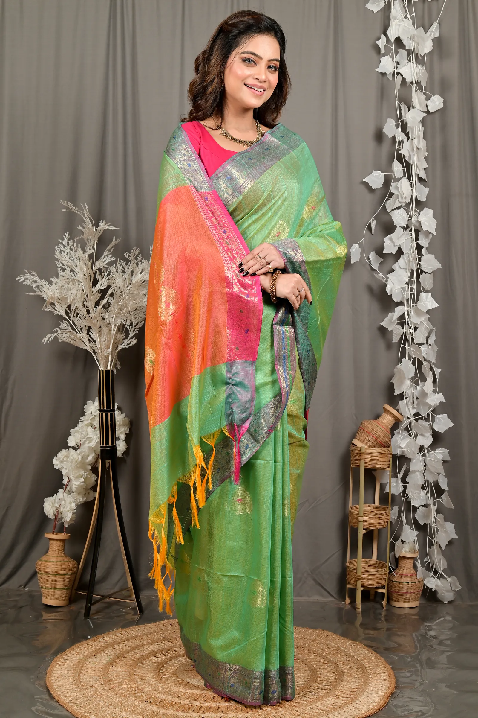 DipDiya Cotton Blend Green Pink Daymin A Legacy Woven Handloom Sarees