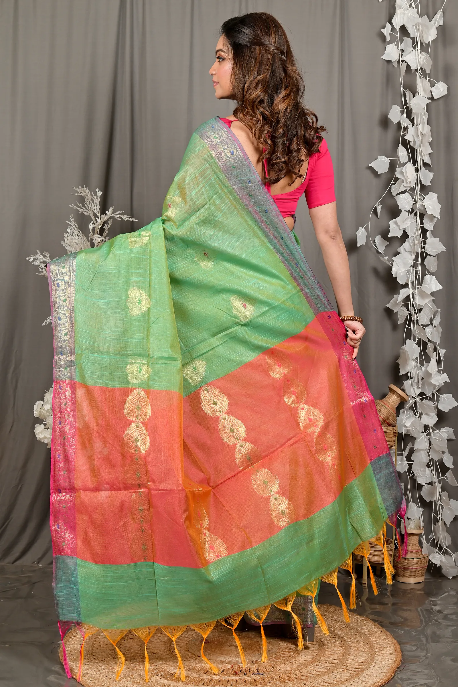 DipDiya Cotton Blend Green Pink Daymin A Legacy Woven Handloom Sarees