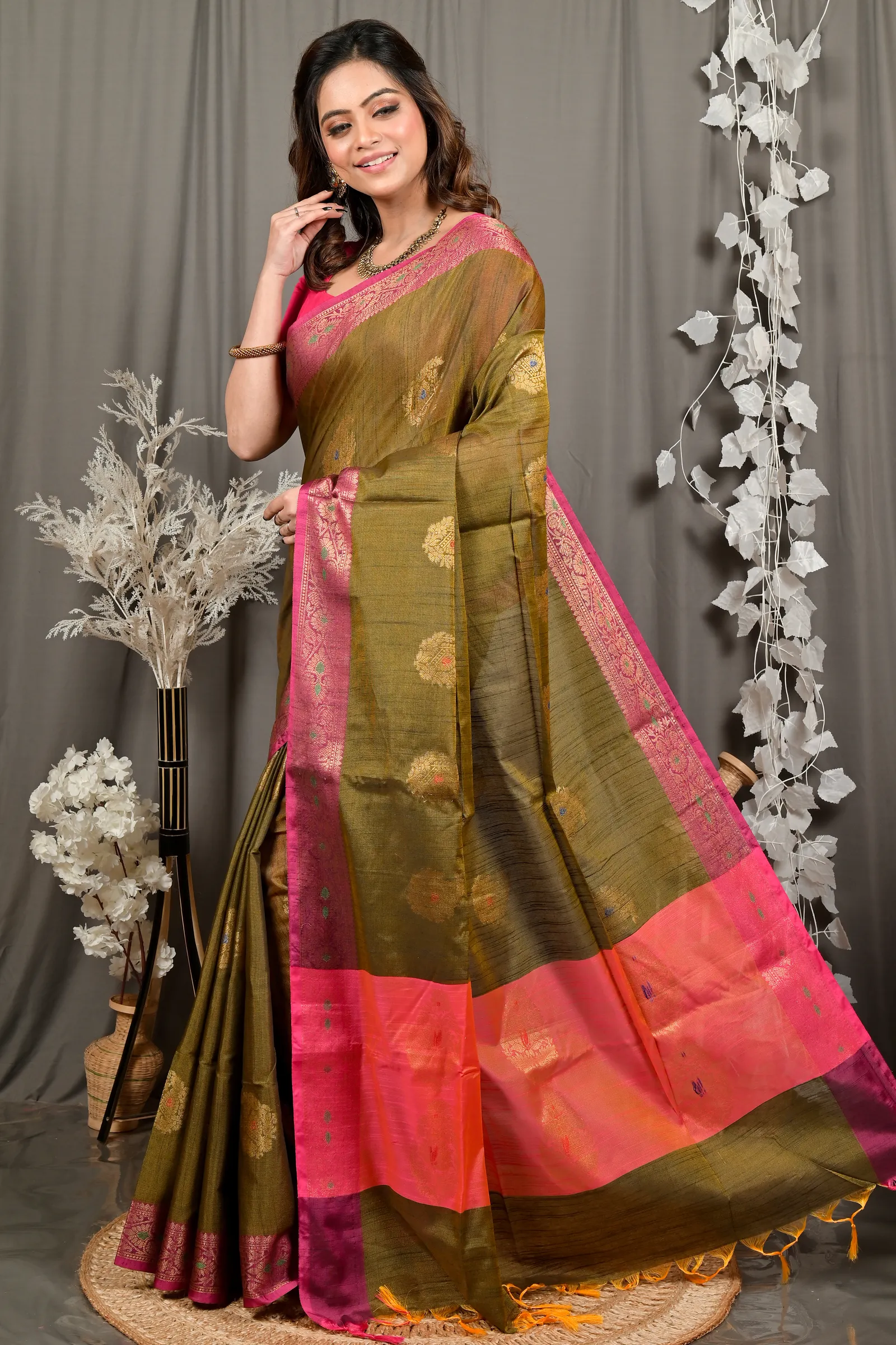 DipDiya Cotton Blend Mehndi Green Pink Daymin Woven with Tradition Handloom Sarees