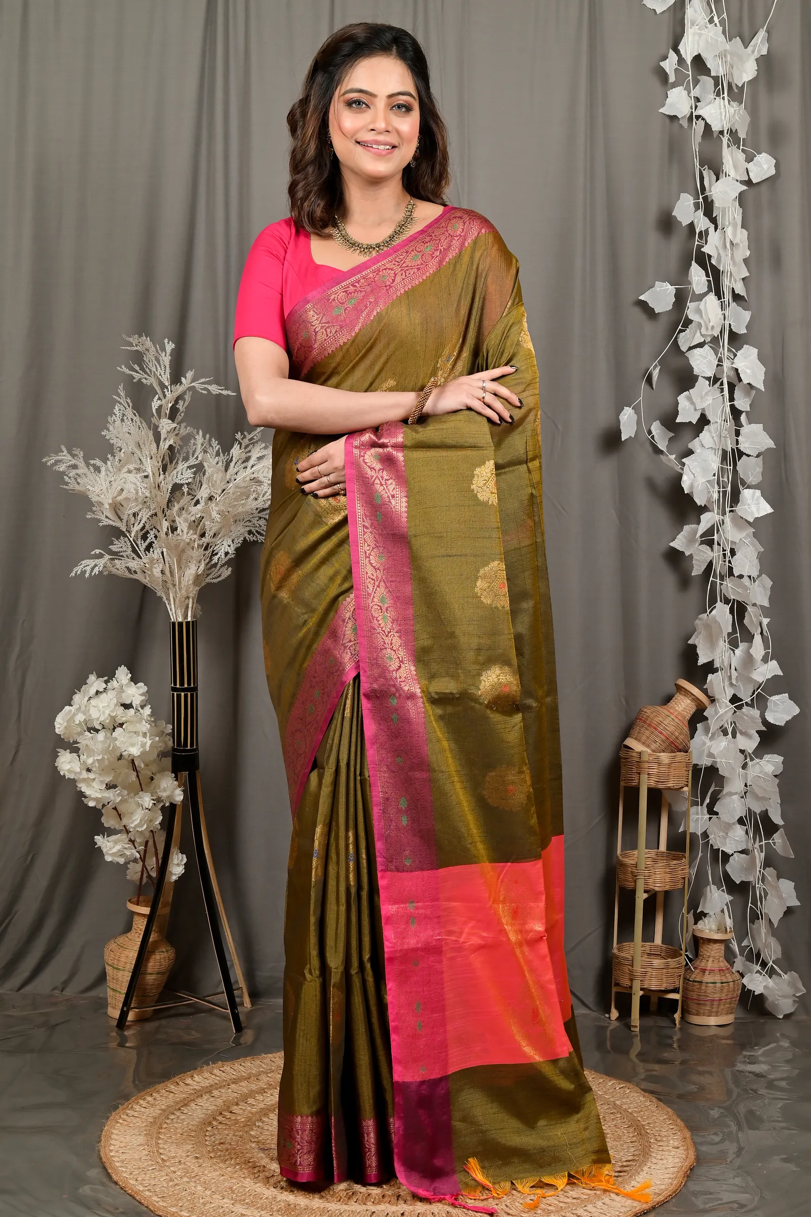 DipDiya Cotton Blend Mehndi Green Pink Daymin Woven with Tradition Handloom Sarees