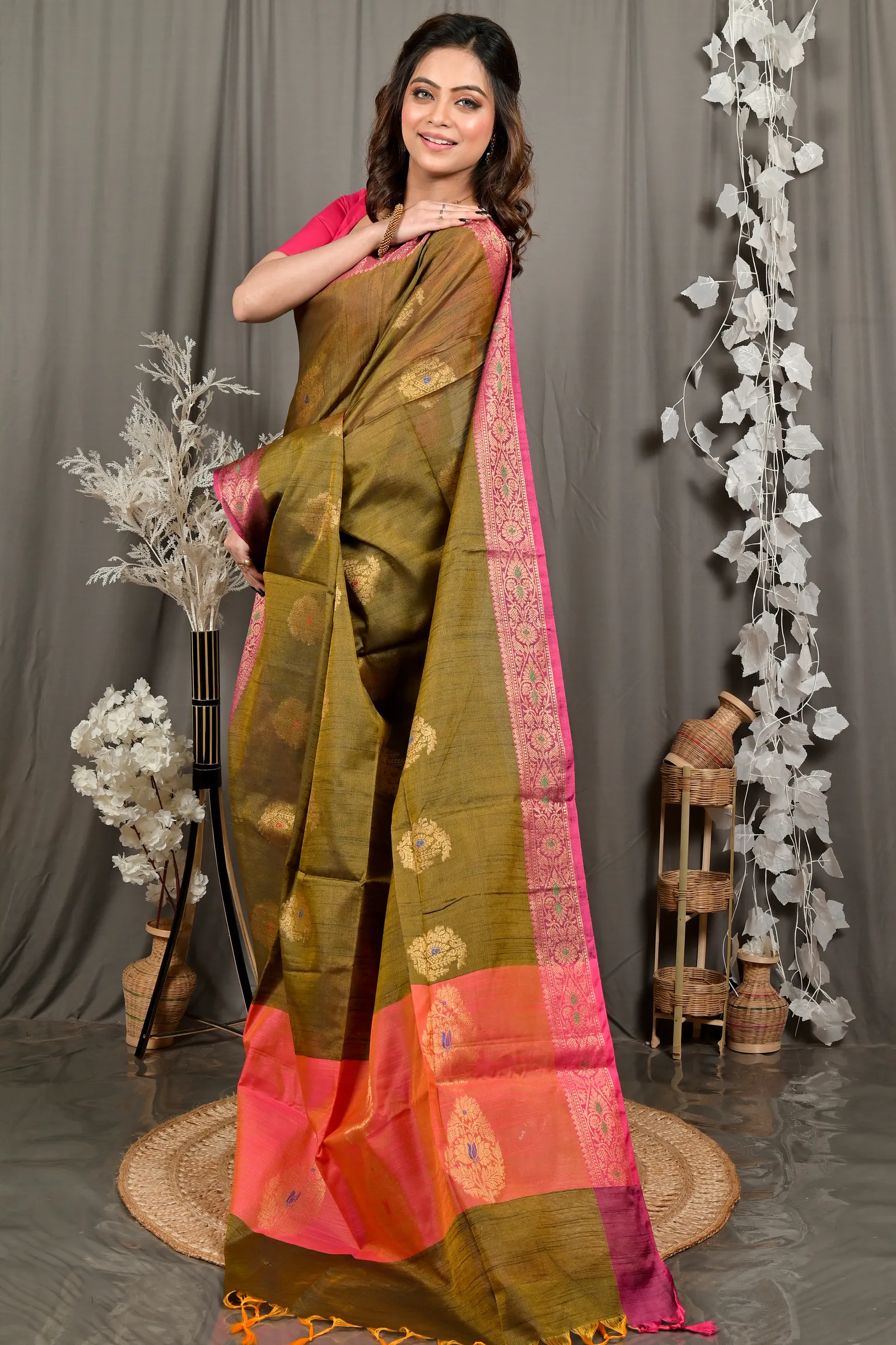DipDiya Cotton Blend Mehndi Green Pink Daymin Woven with Tradition Handloom Sarees