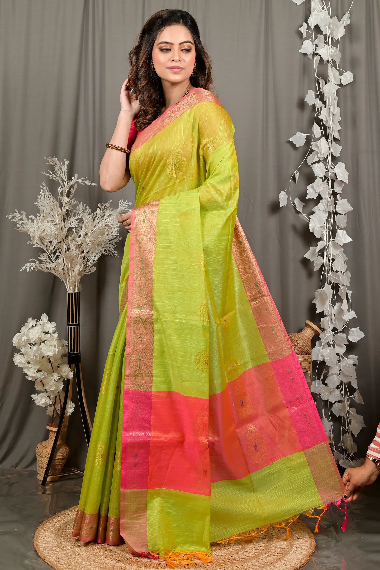 DipDiya Cotton Blend Pesta Green Pink Daymin Traditional Bengali Handloom Sarees