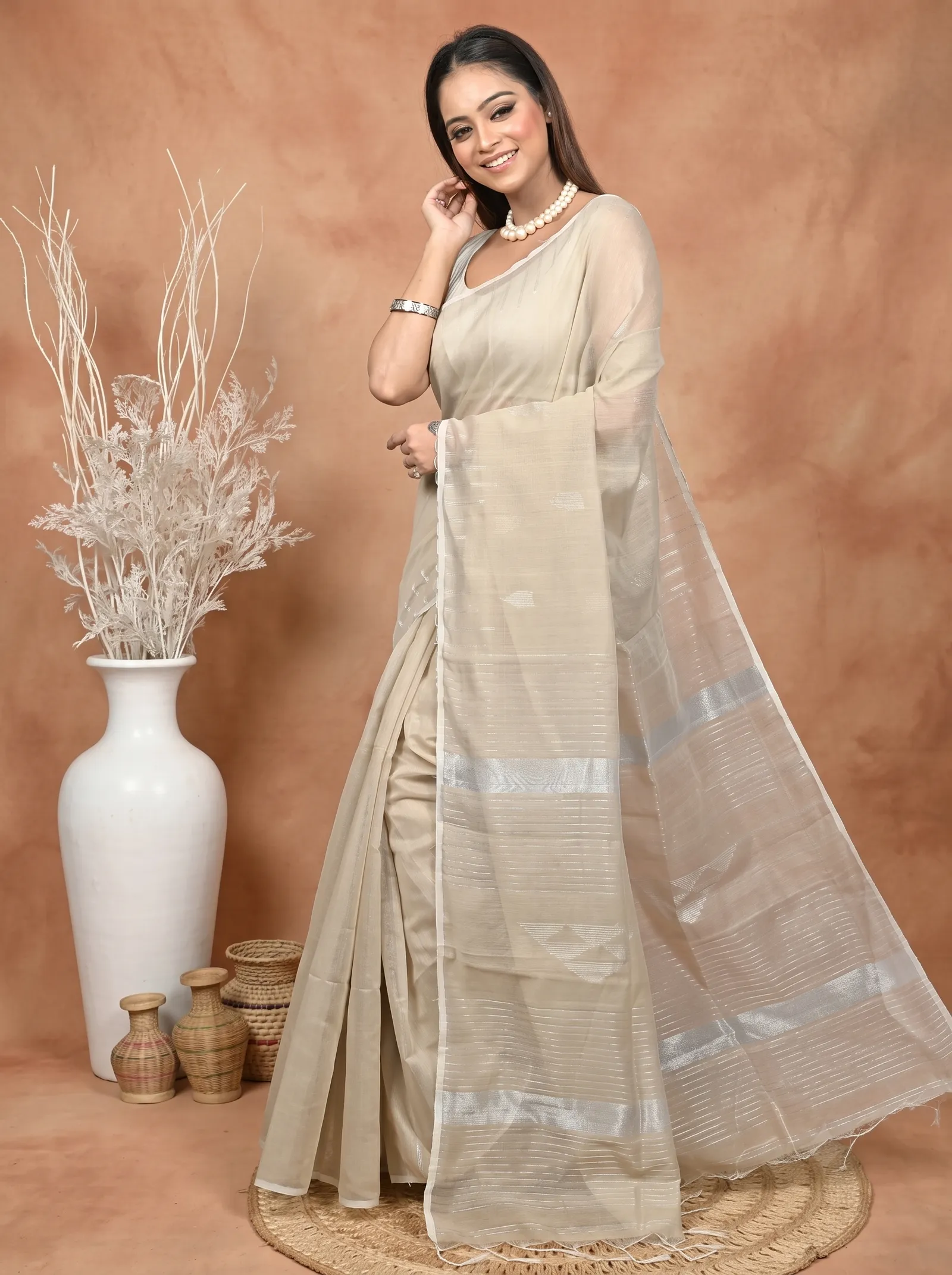 DipDiya Cotton Blend  Traditional Bengali Cream Artisan Crafted Soubit Handloom Saree