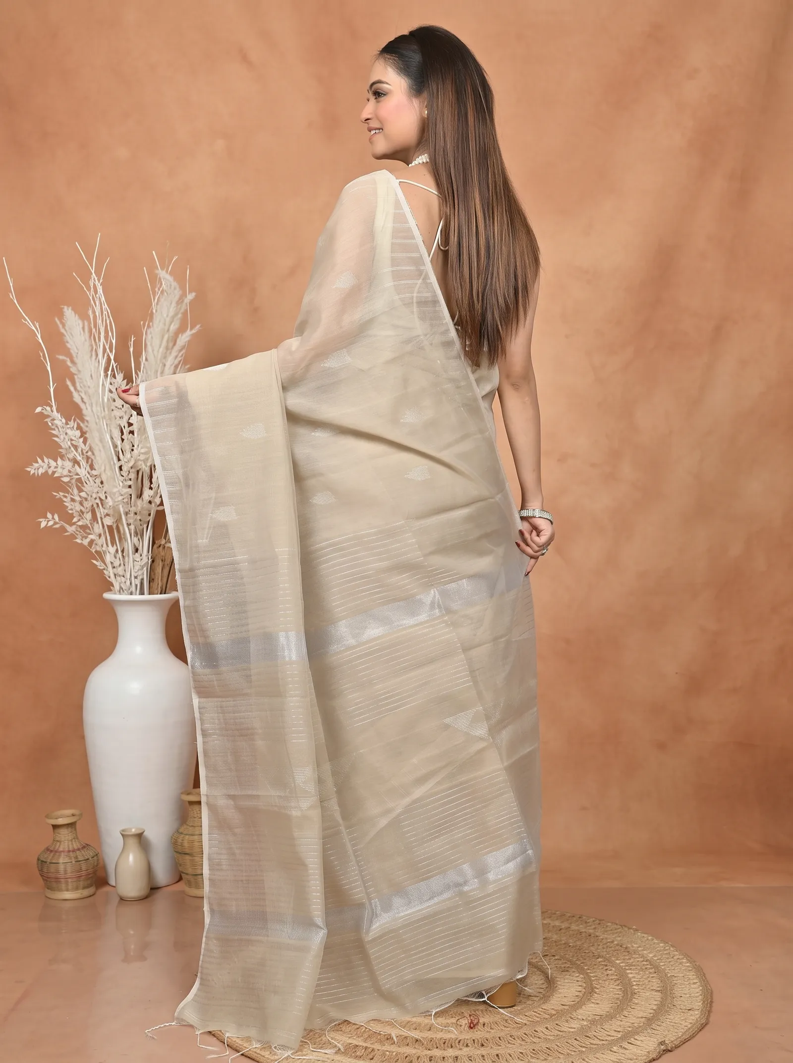 DipDiya Cotton Blend  Traditional Bengali Cream Artisan Crafted Soubit Handloom Saree