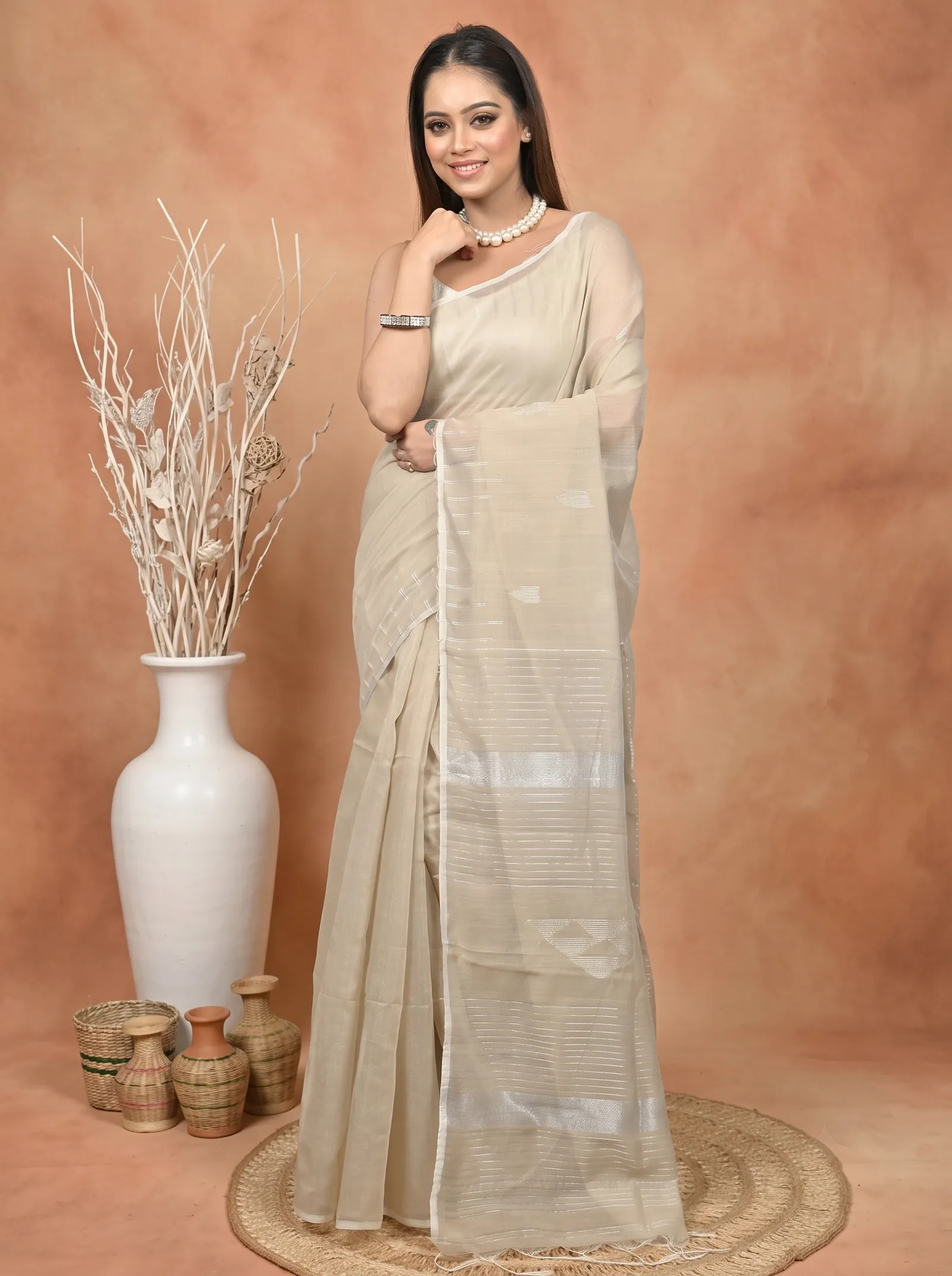 DipDiya Cotton Blend  Traditional Bengali Cream Artisan Crafted Soubit Handloom Saree