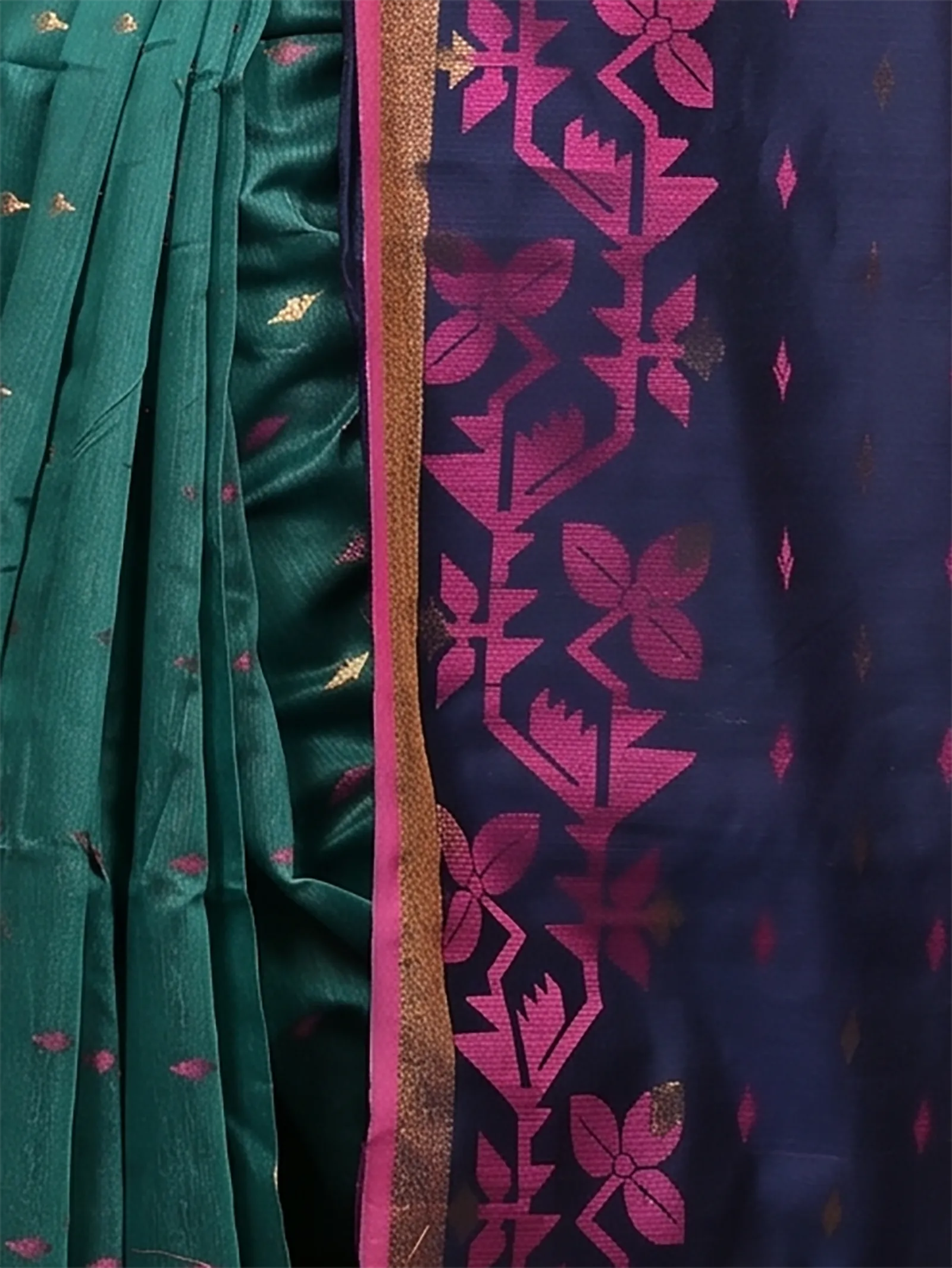 DipDiya Cotton Blend  Traditional Bengali Dark Green Artisan Crafted Parvon Kanjivaram Silk Saree