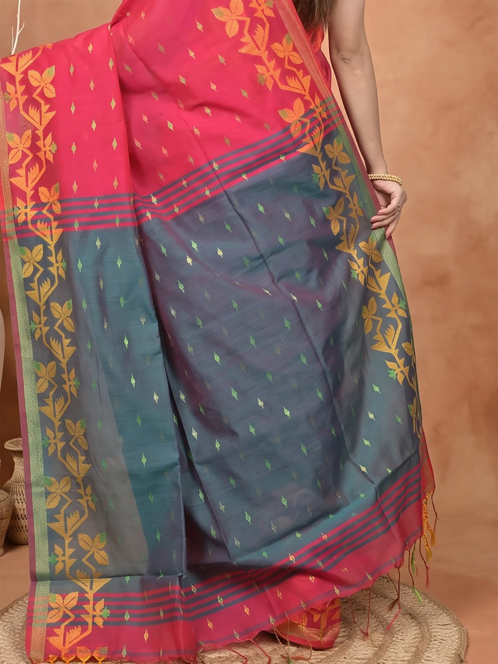 DipDiya Cotton Blend  Traditional Bengali Red Green Artisan Crafted Parvon Kanjivaram Silk Saree