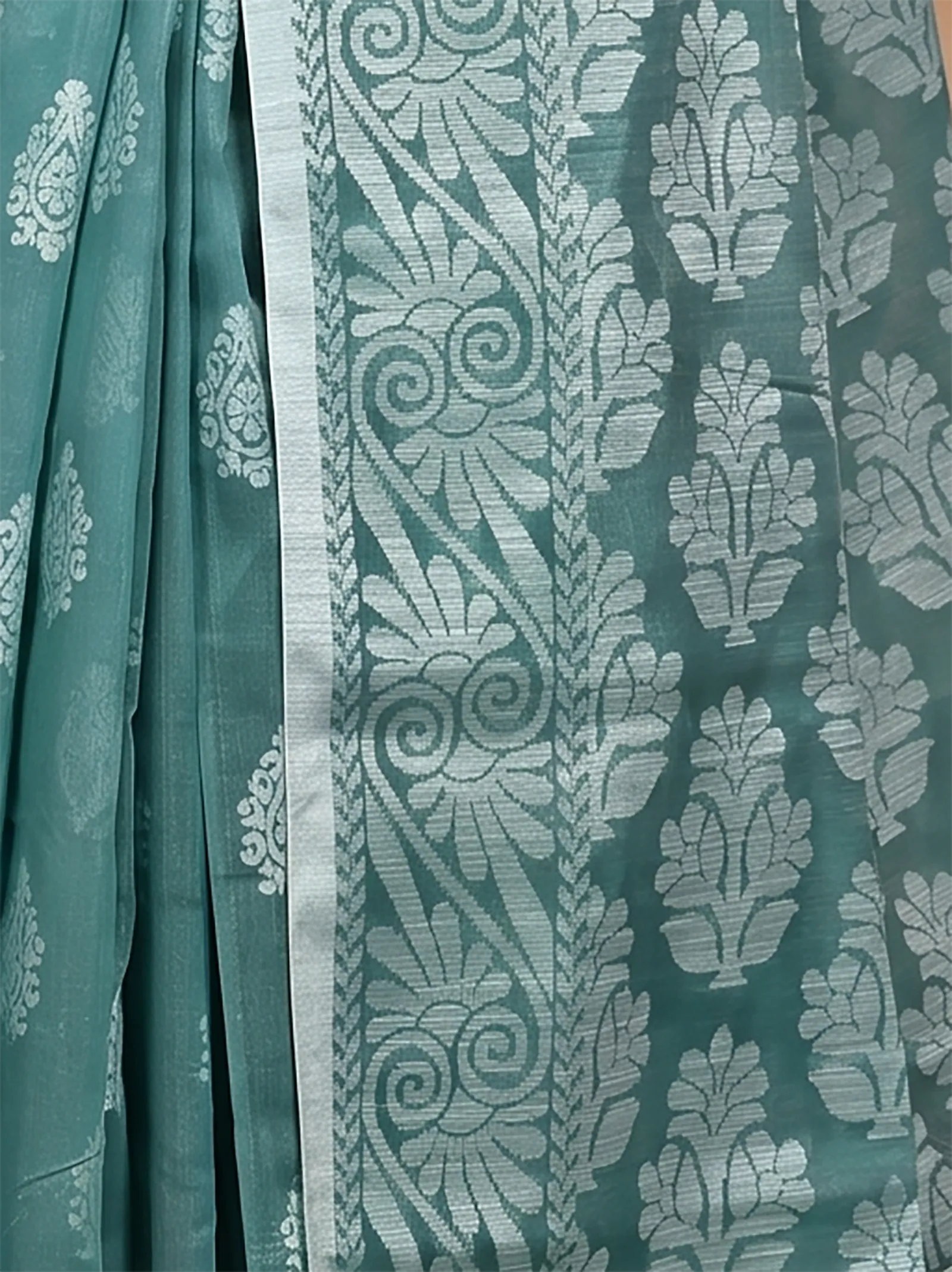 DipDiya Cotton Blend  Traditional Bengali See Green Artisan Crafted Parbit Handloom Saree