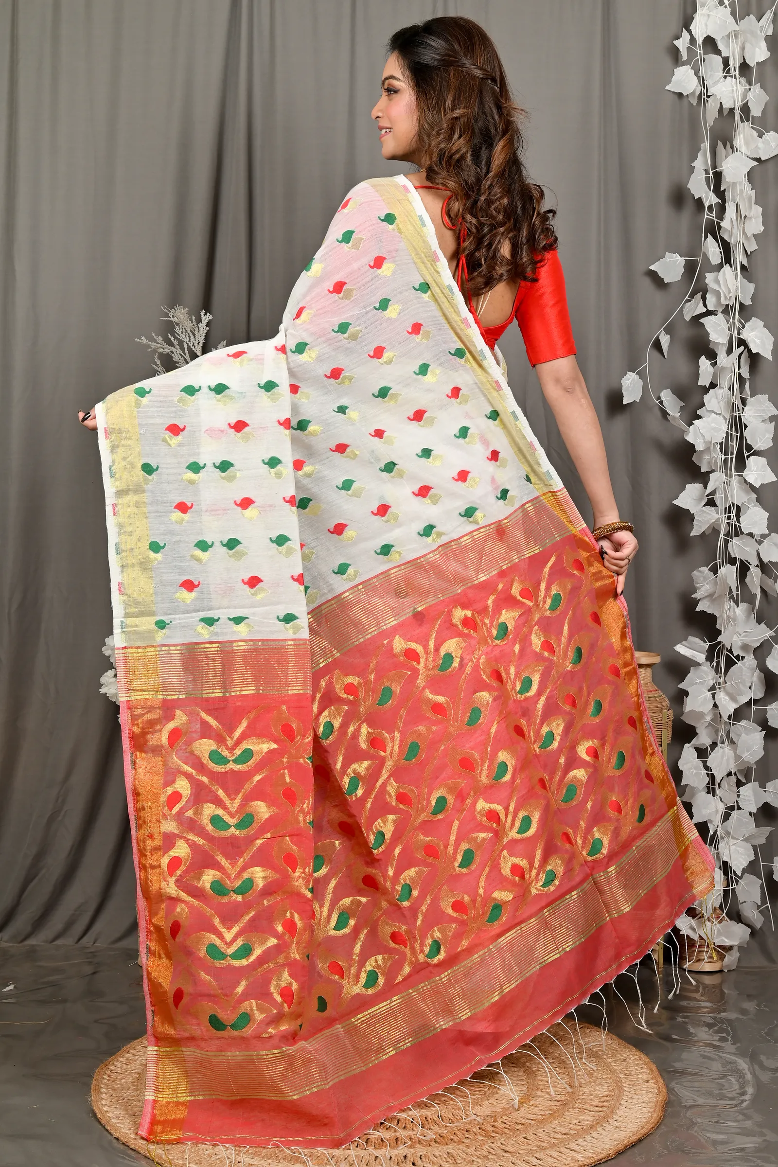 DipDiya Cotton Blend White Red Dhrum Crafted by Artisans Handloom Sarees
