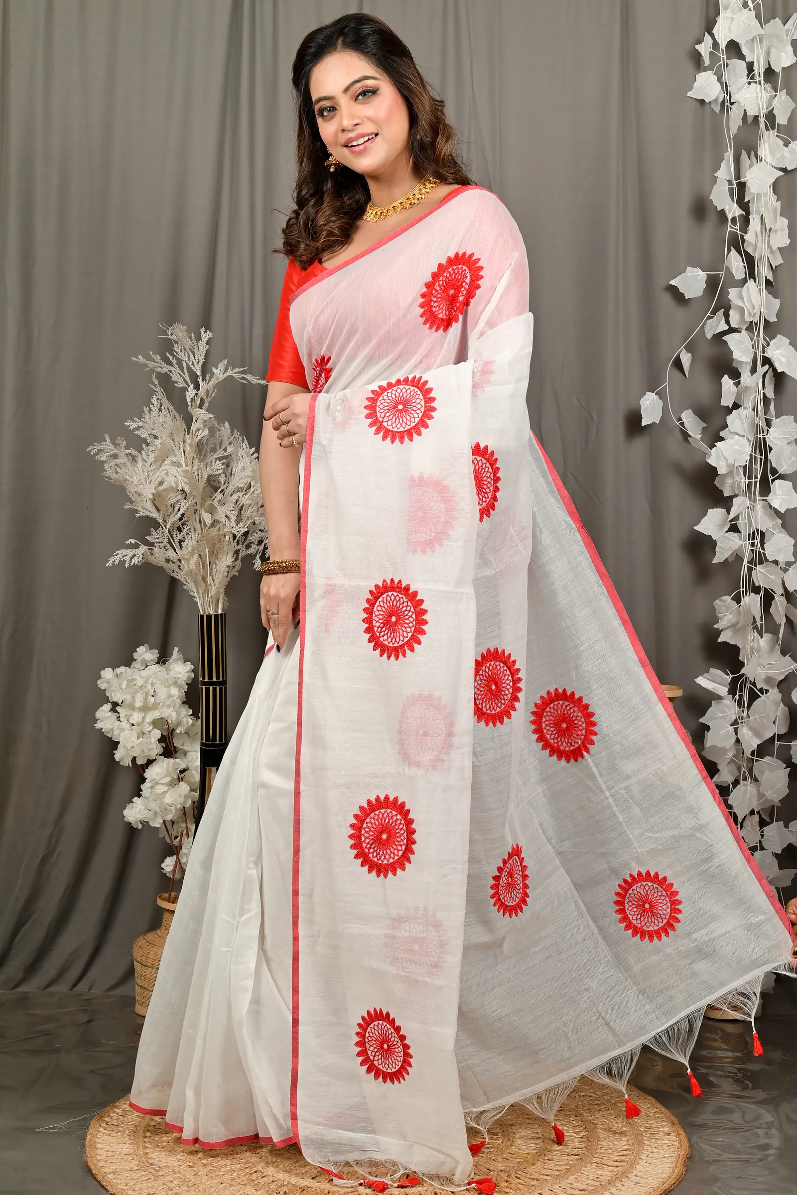 DipDiya Cotton Blend White Red Variti embhand Pure Bengali Grace Embroidery Handloom sarees