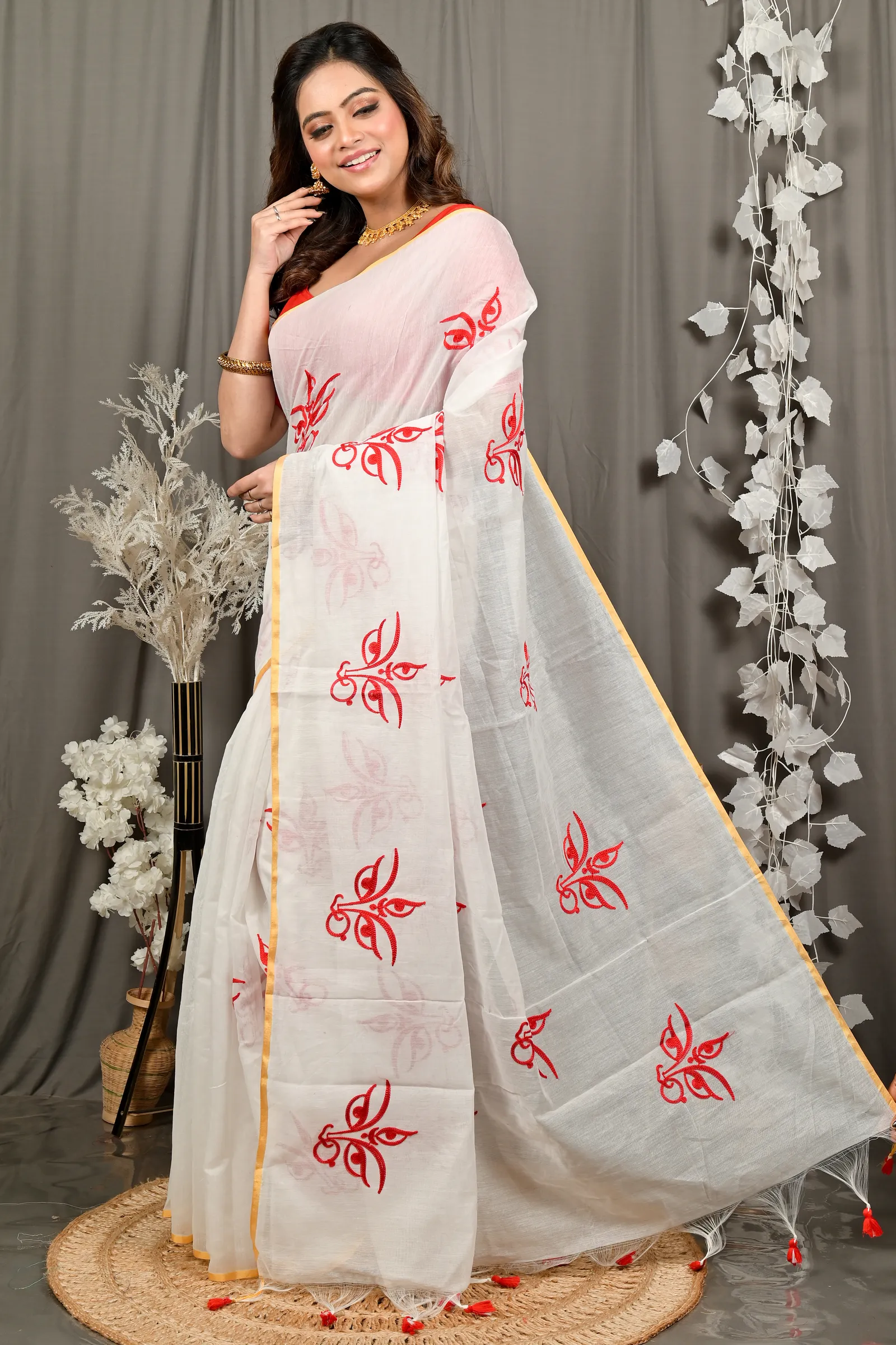 DipDiya Cotton Blend White Red Variti embhand Regal Bengali Embroidery Handloom sarees