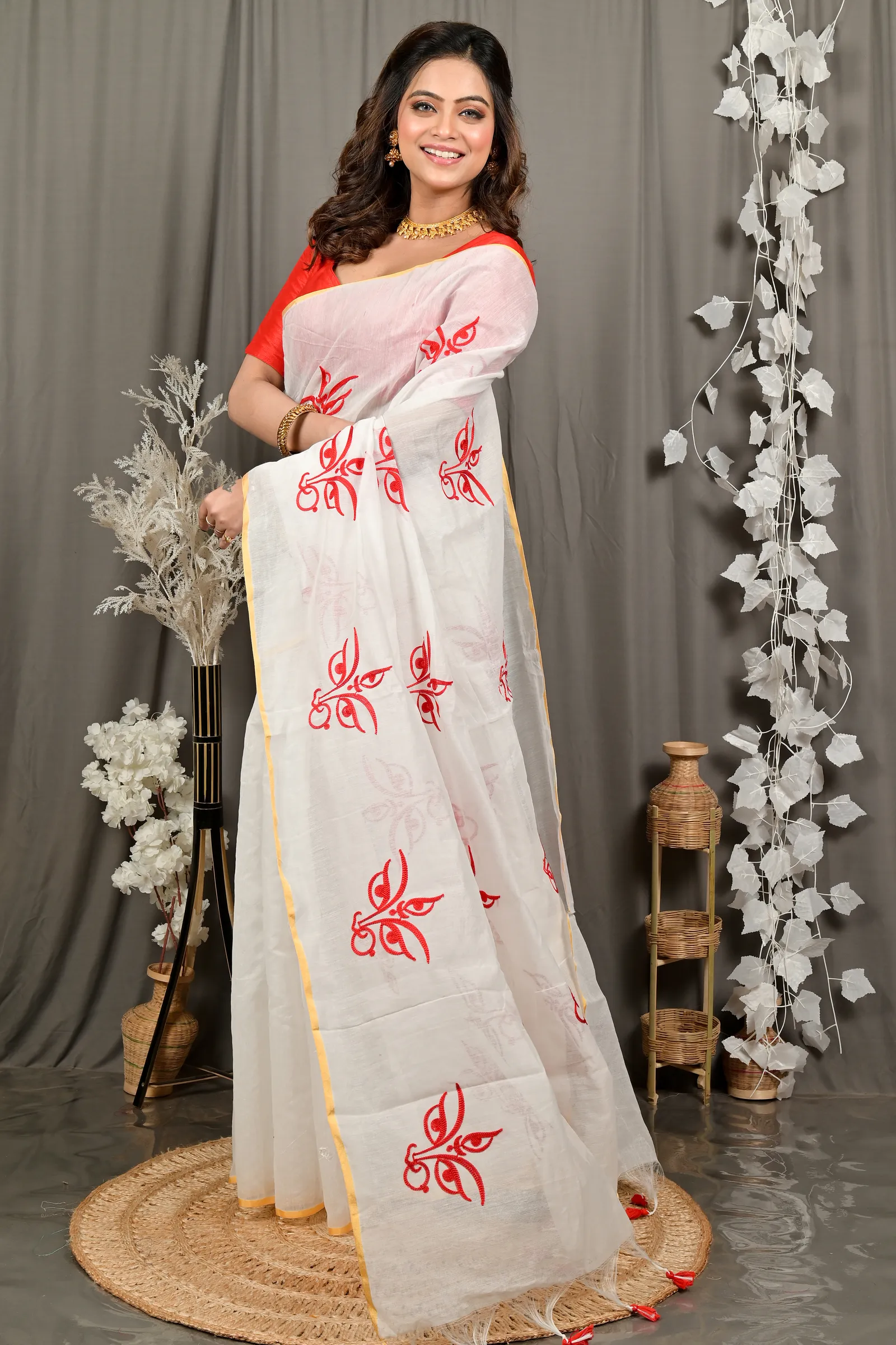 DipDiya Cotton Blend White Red Variti embhand Regal Bengali Embroidery Handloom sarees