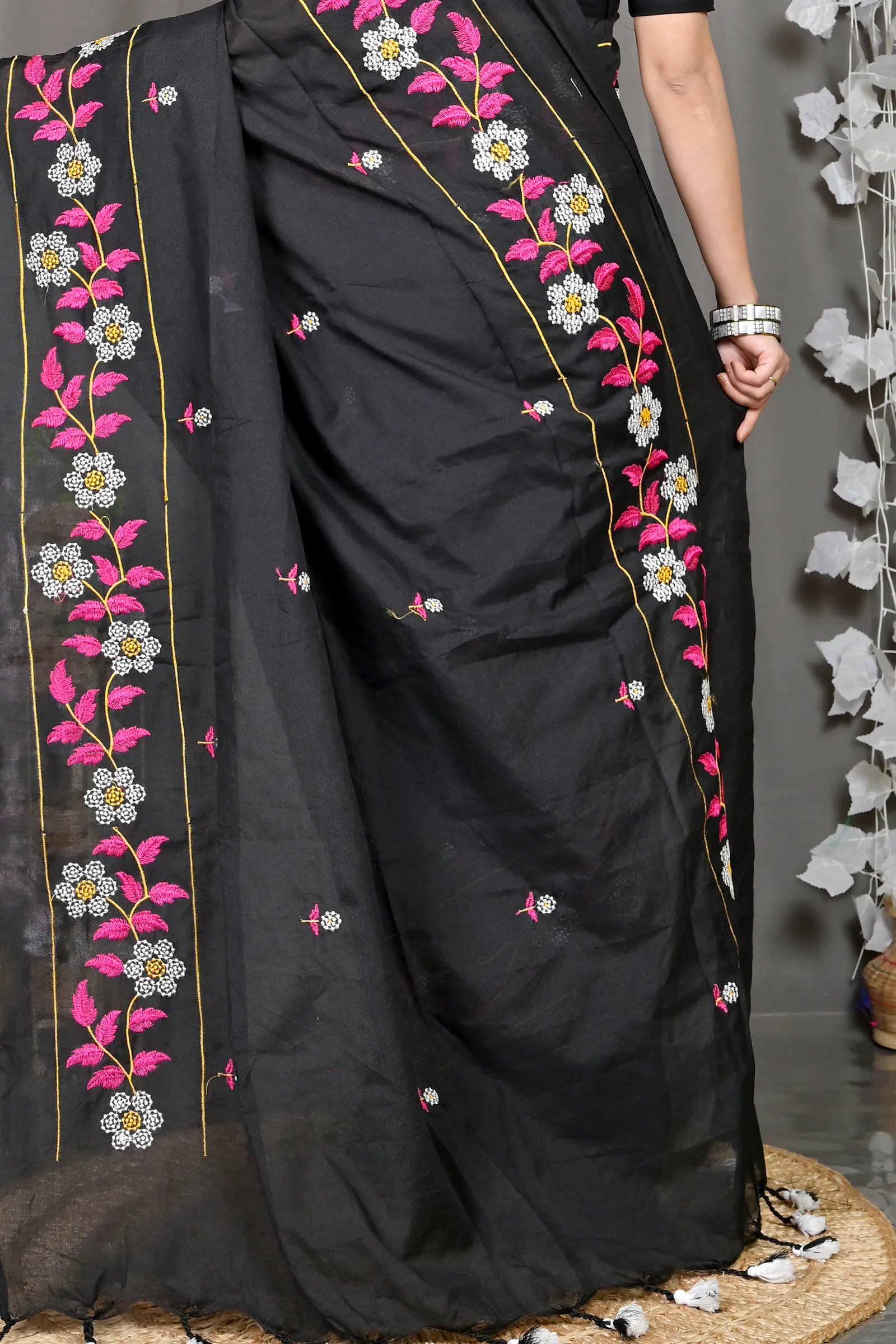 DipDiya Cotton Blended Black Paraya Bengali Heritage Embroidery Handloom sarees