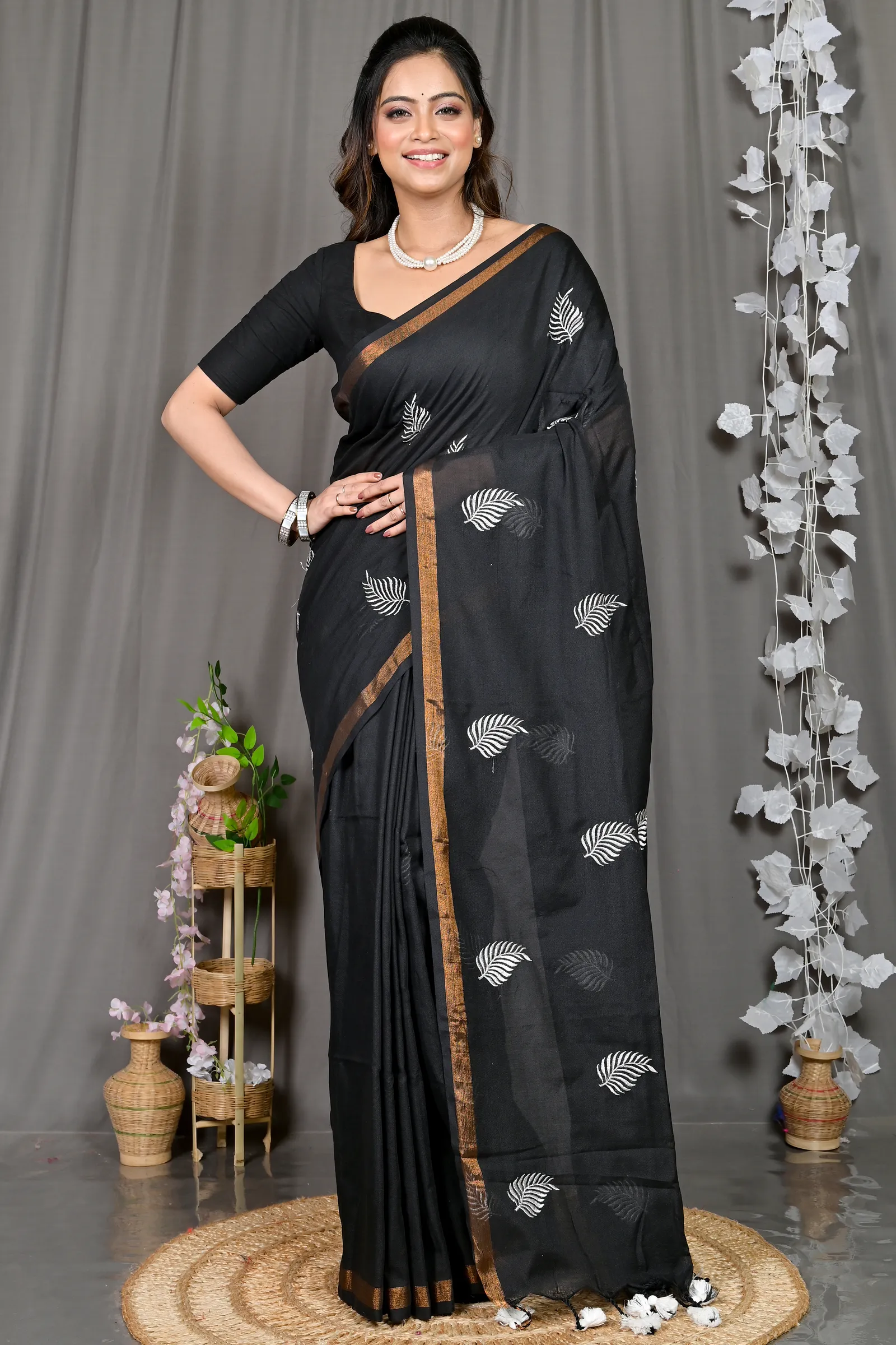 DipDiya Cotton Blended Black Parin Tradition in Every Thread Handloom Sarees