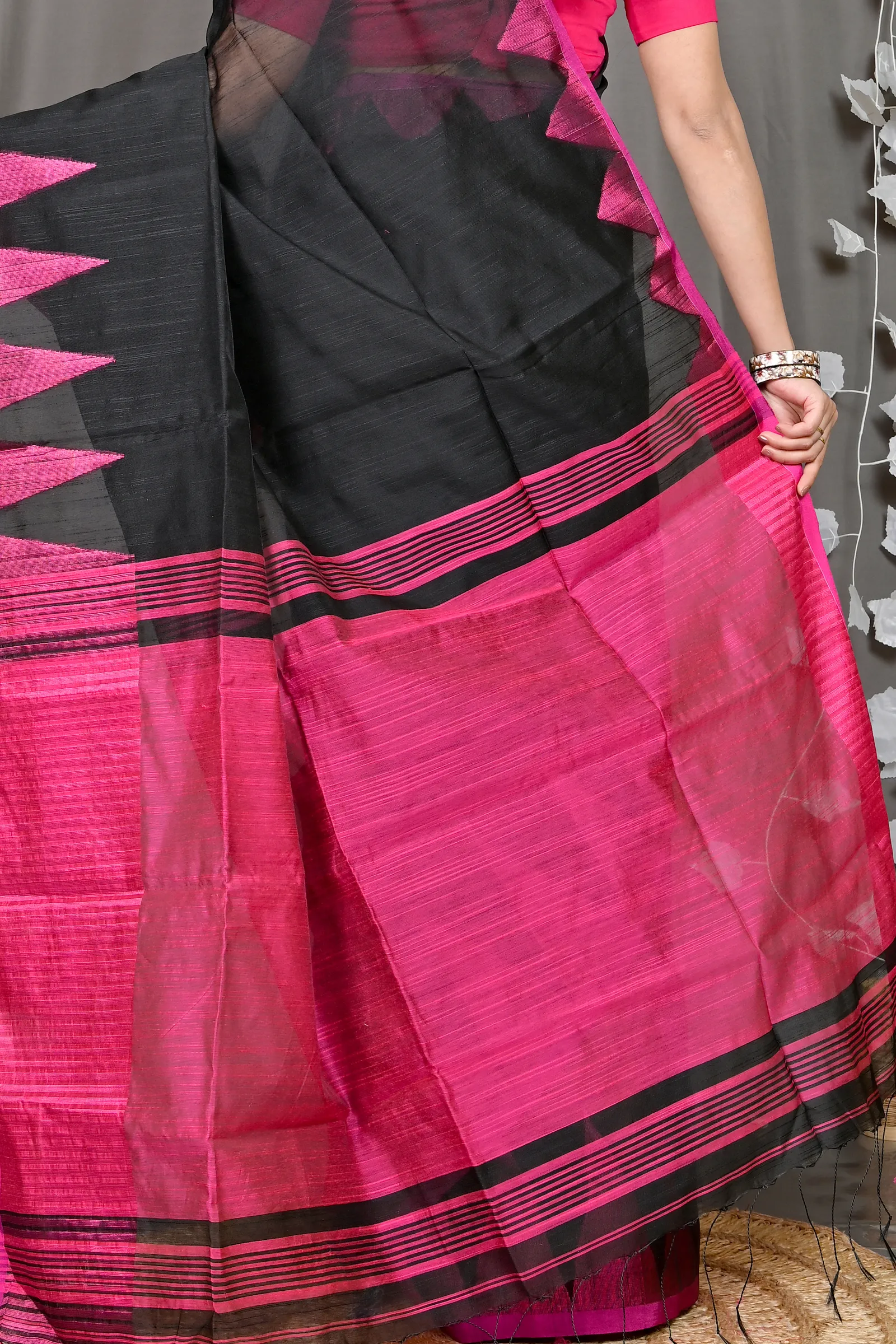 DipDiya Cotton Blended Black Pariva Bengal in Every Thread Handloom Sarees