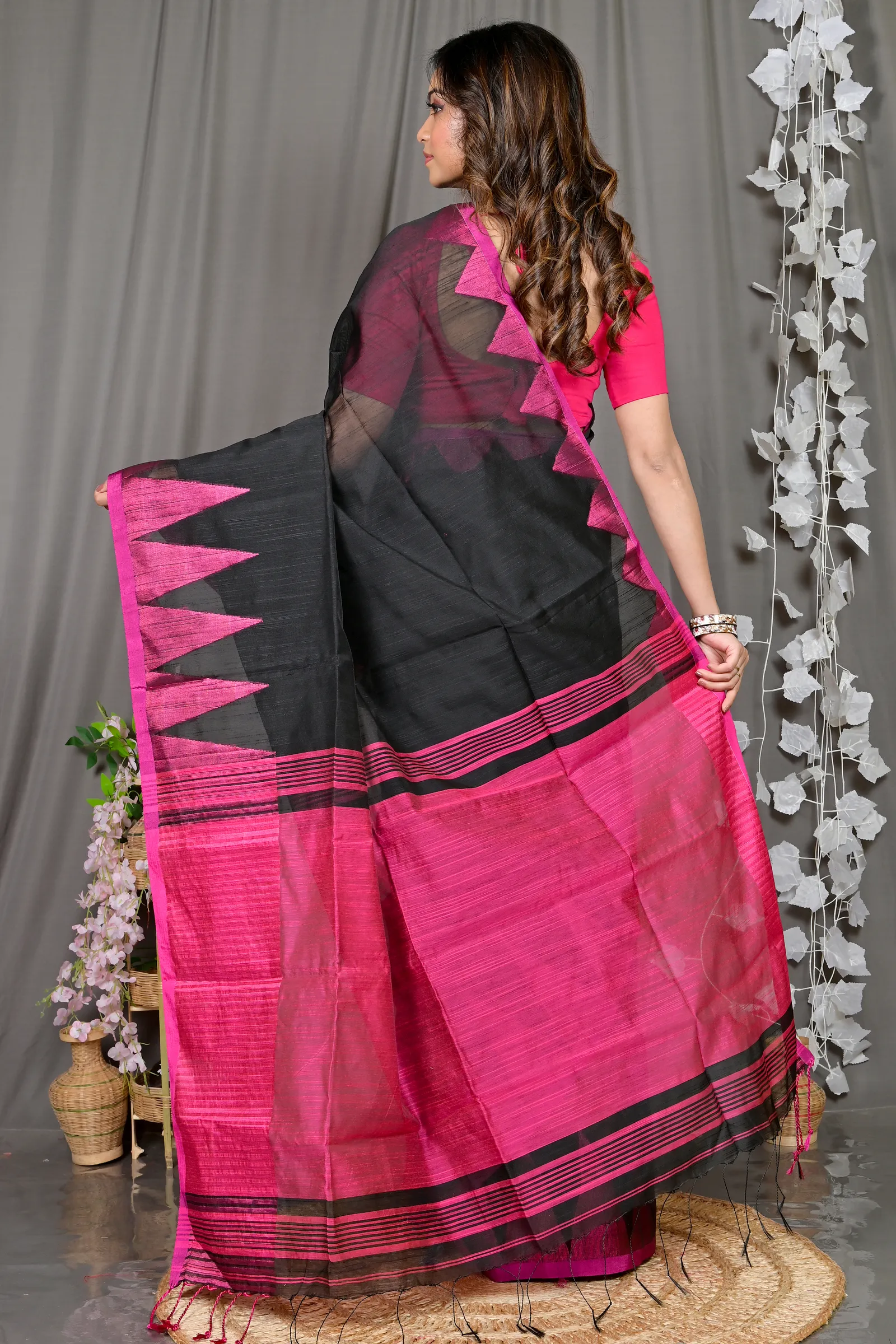 DipDiya Cotton Blended Black Pariva Bengal in Every Thread Handloom Sarees