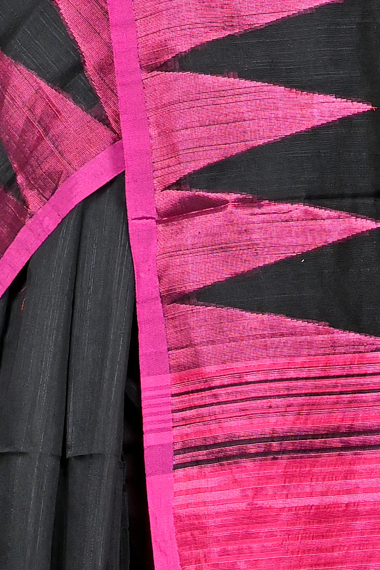 DipDiya Cotton Blended Black Pariva Bengal in Every Thread Handloom Sarees