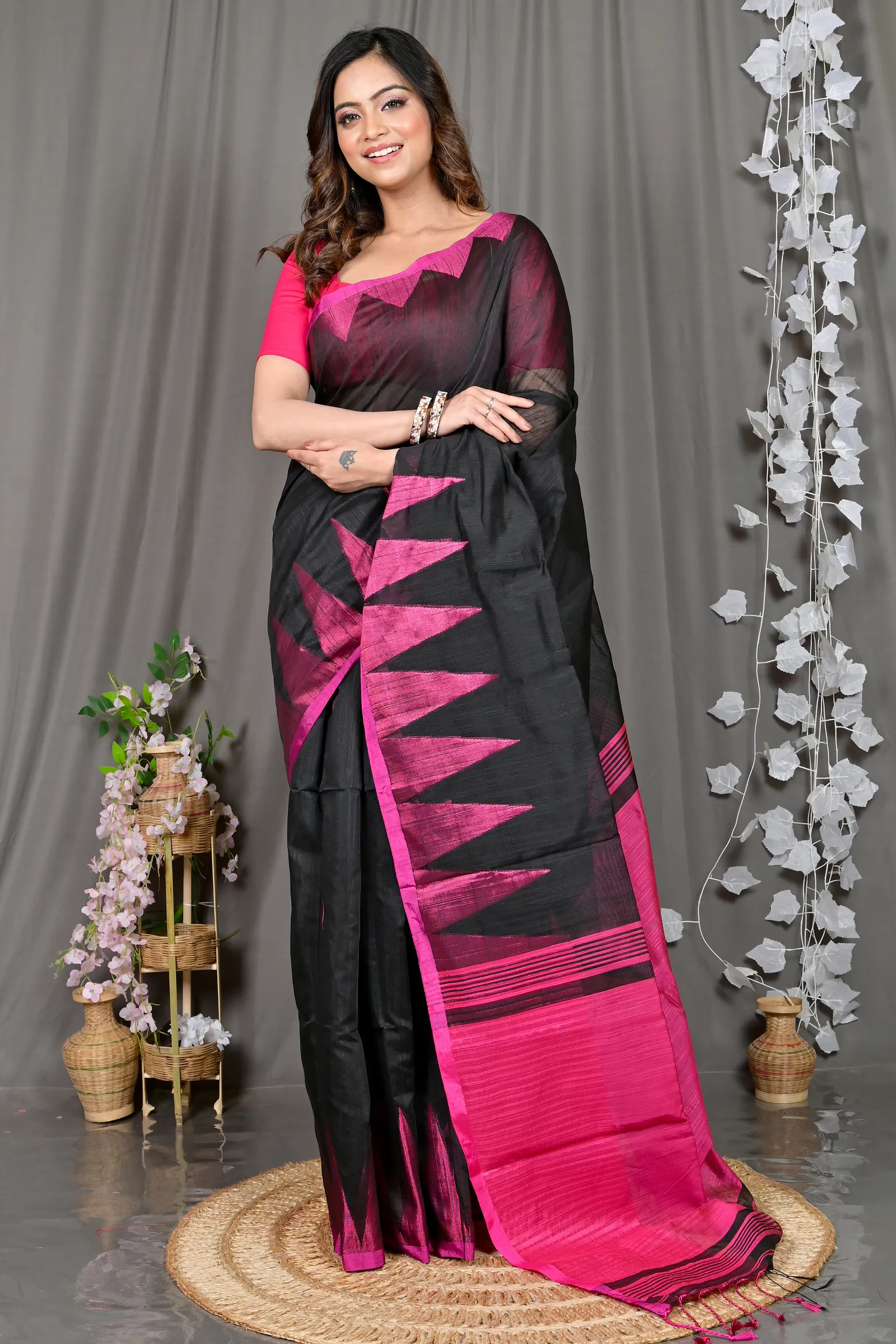DipDiya Cotton Blended Black Pariva Bengal in Every Thread Handloom Sarees