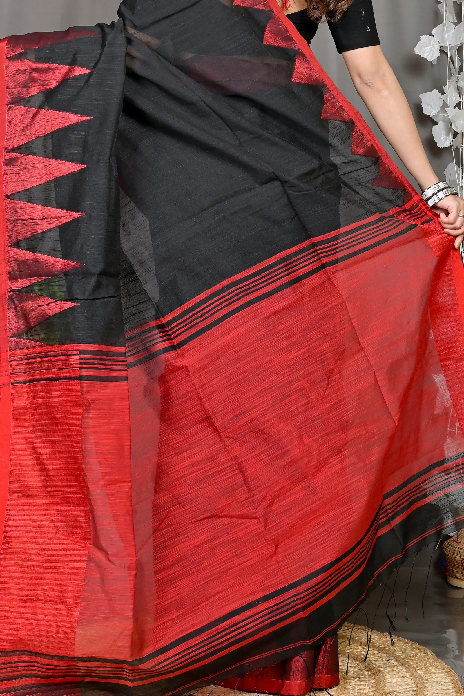 DipDiya Cotton Blended Black Pariva Bengali Heritage Handloom Sarees