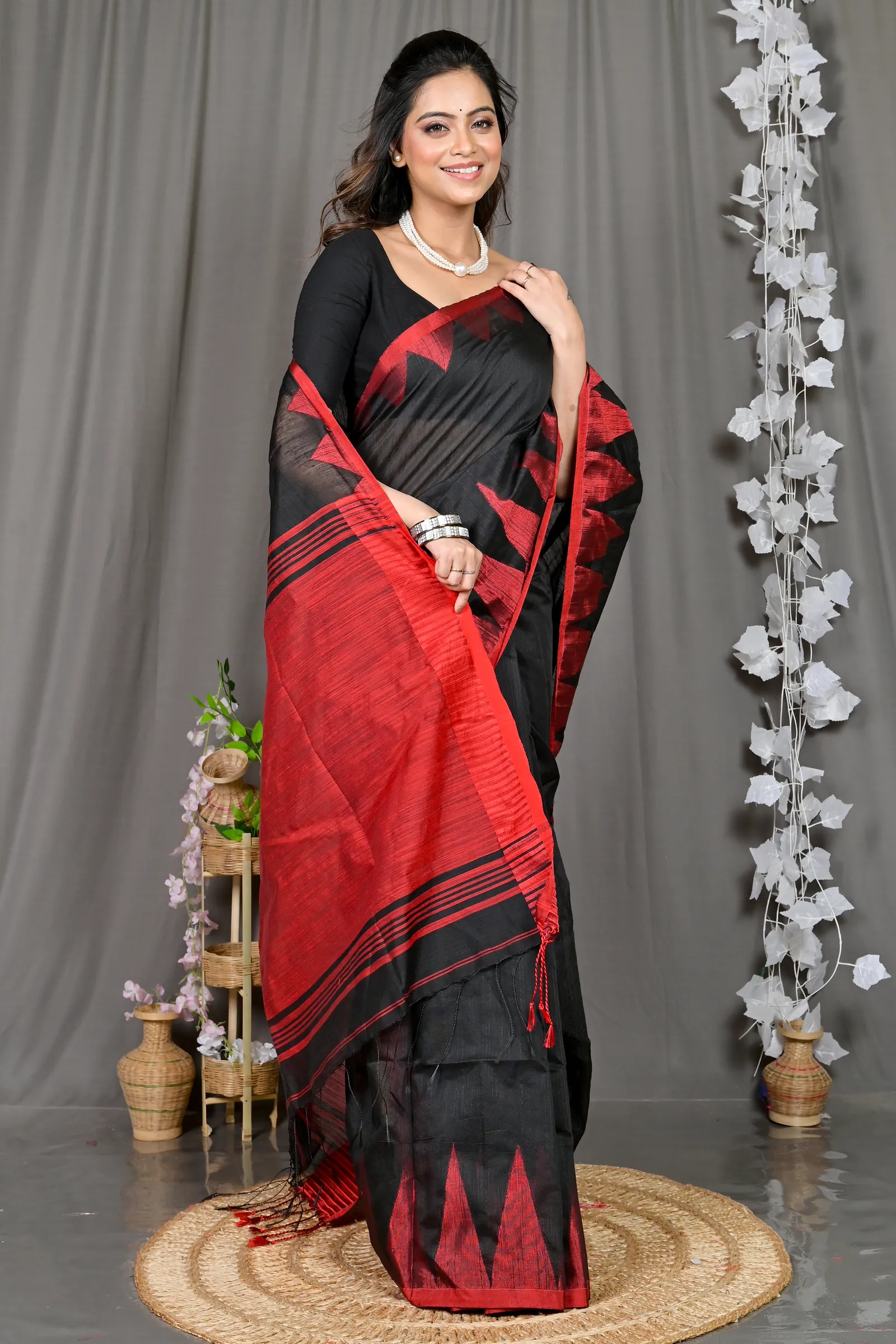 DipDiya Cotton Blended Black Pariva Bengali Heritage Handloom Sarees