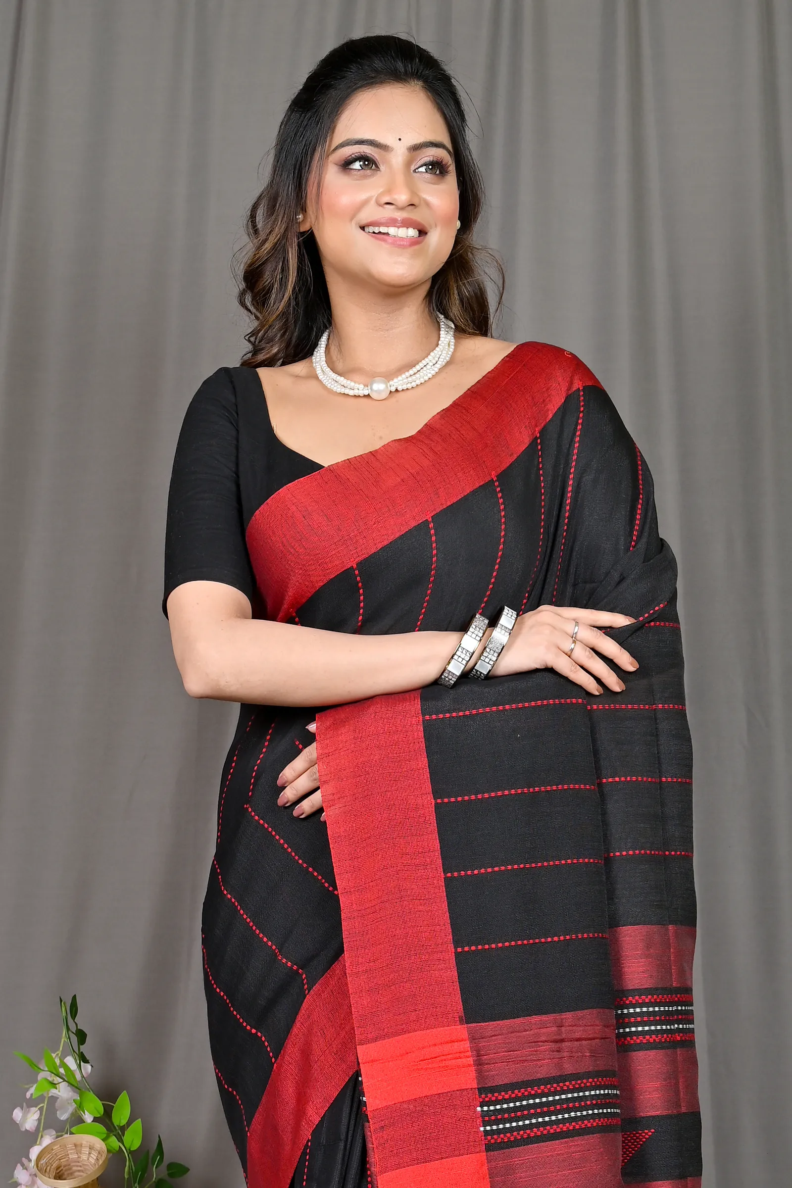 DipDiya Cotton Blended Black Parnika Heritage Elegance Handloom Sarees