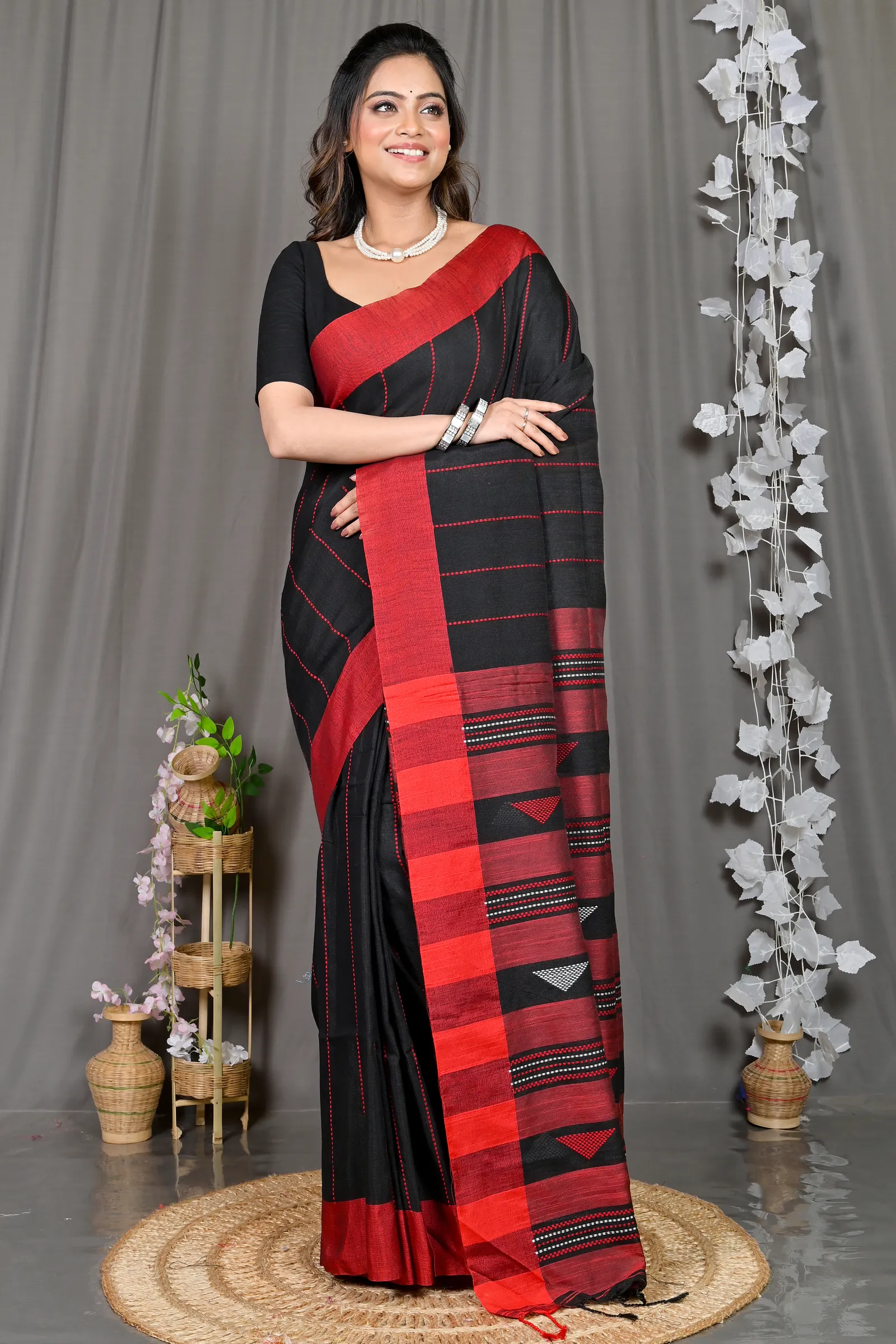 DipDiya Cotton Blended Black Parnika Heritage Elegance Handloom Sarees