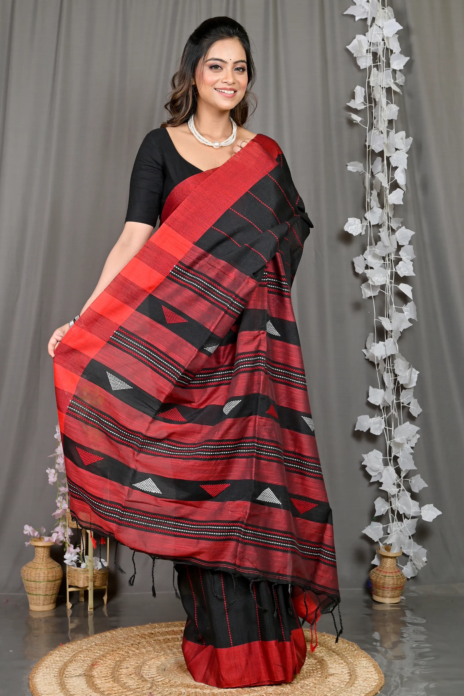 DipDiya Cotton Blended Black Parnika Heritage Elegance Handloom Sarees