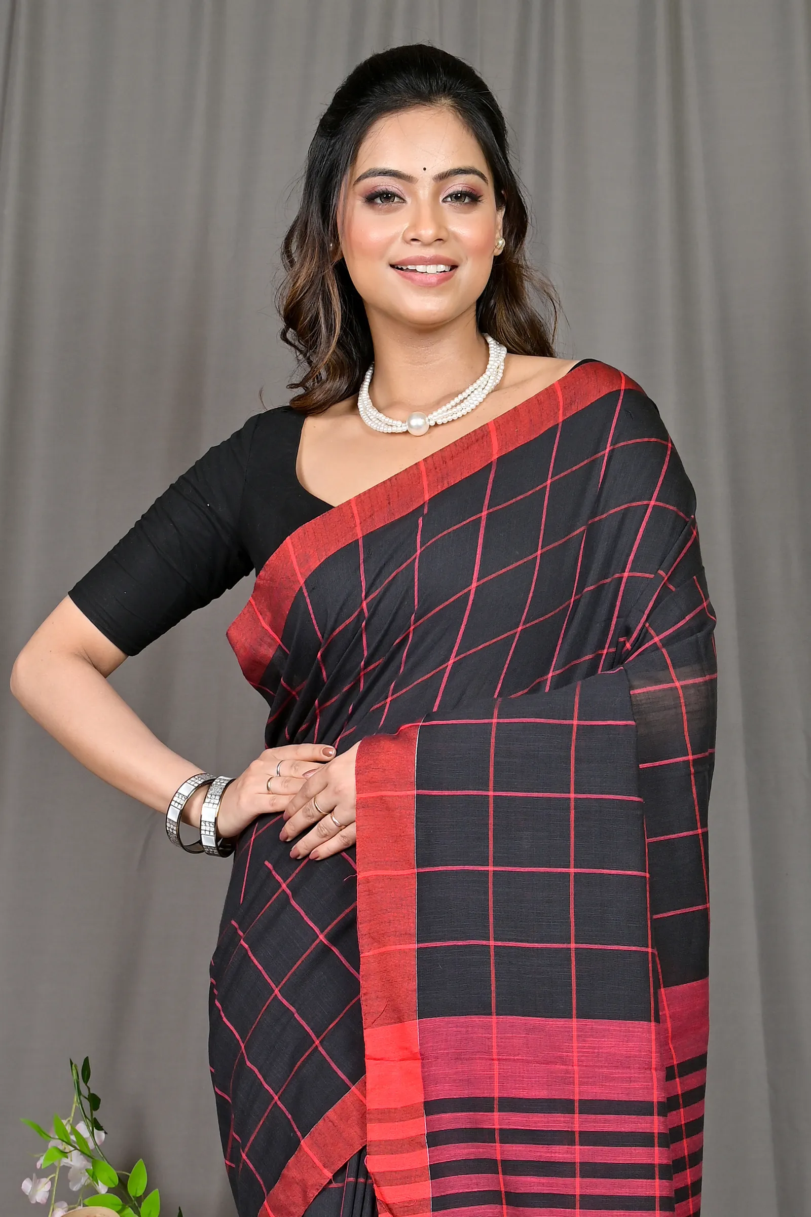 DipDiya Cotton Blended Black Parodhi Pure Bengali Grace Handloom Sarees