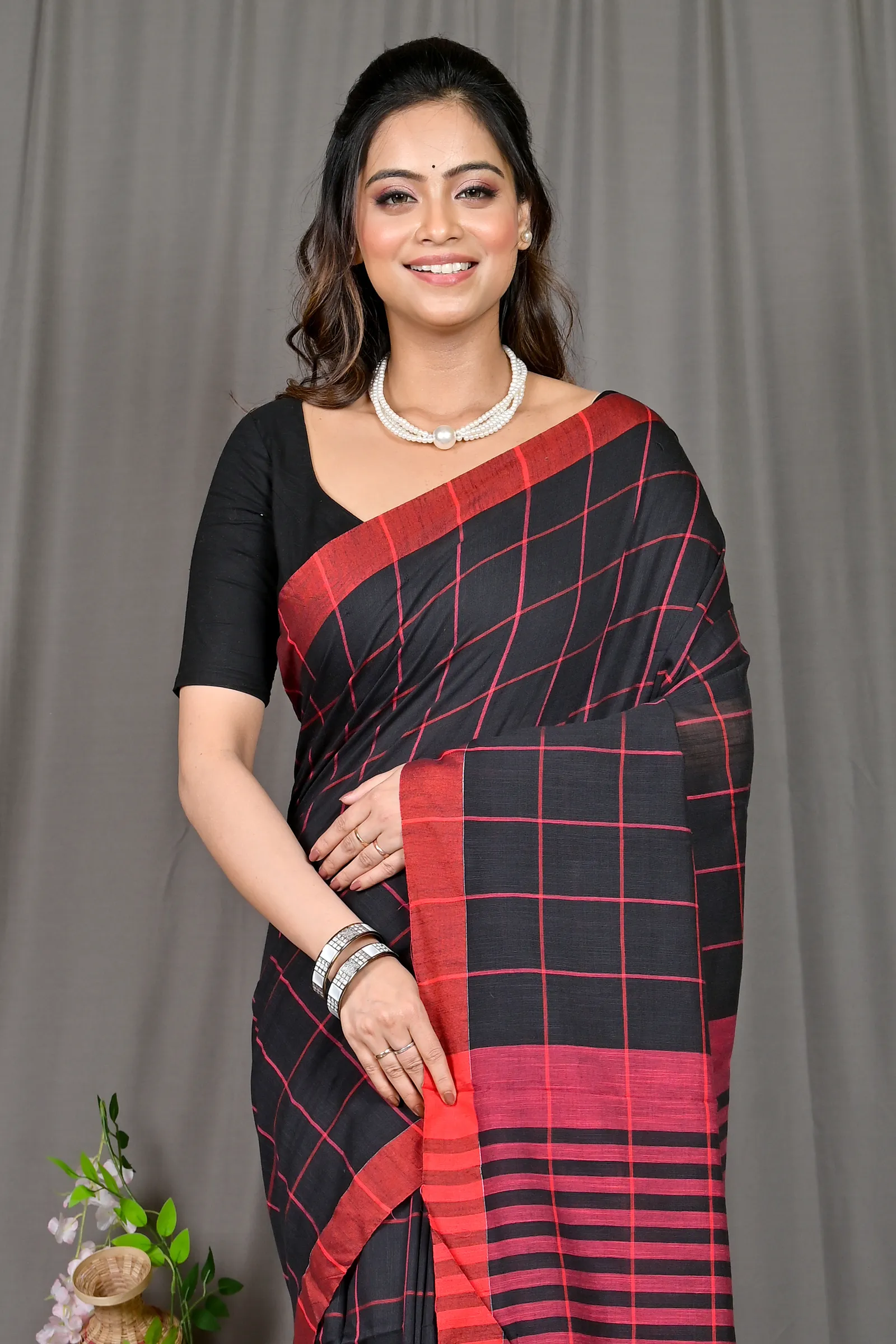 DipDiya Cotton Blended Black Parodhi Pure Bengali Grace Handloom Sarees