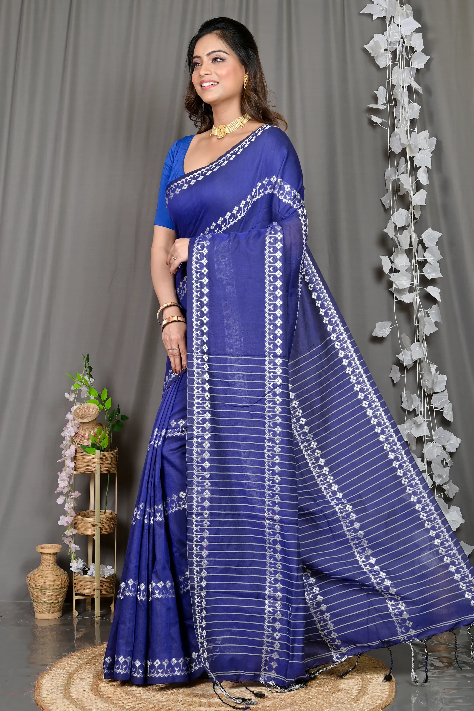 DipDiya Cotton Blended Blue Pareta Elegance in Every Weave Handloom Sarees