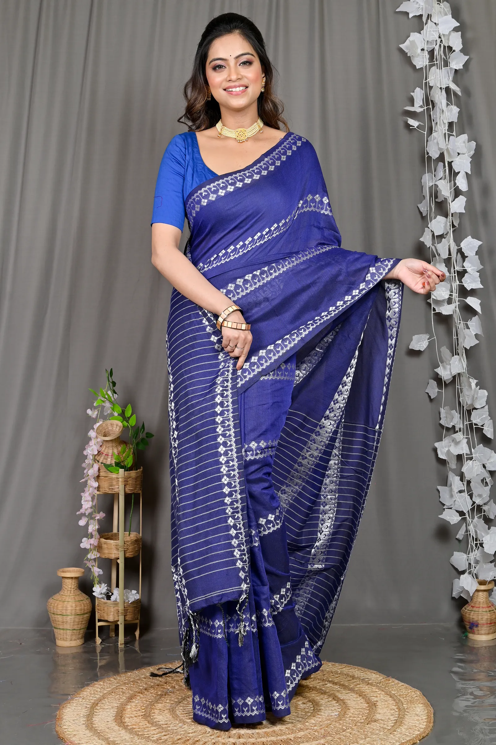 DipDiya Cotton Blended Blue Pareta Elegance in Every Weave Handloom Sarees
