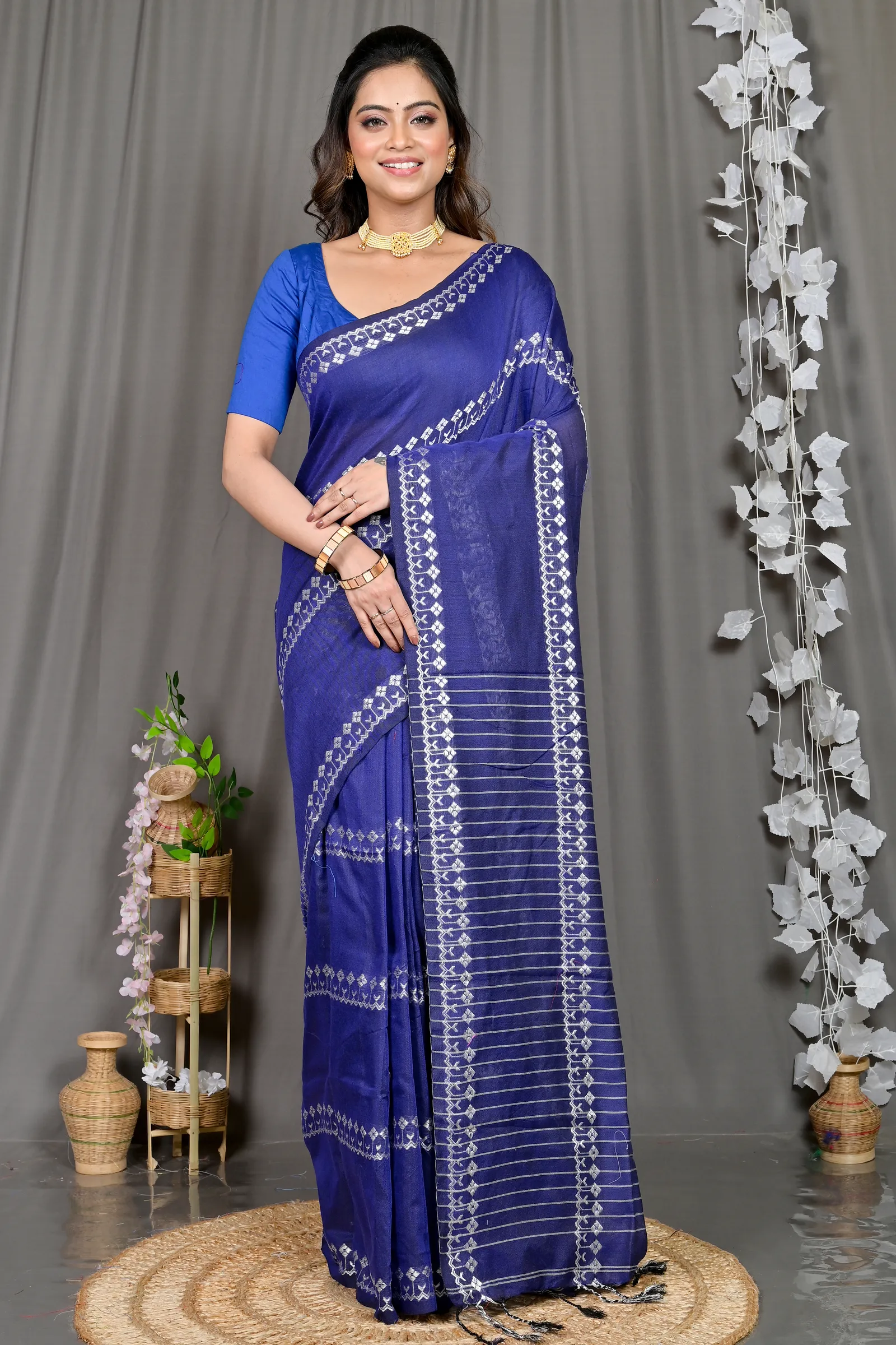 DipDiya Cotton Blended Blue Pareta Elegance in Every Weave Handloom Sarees