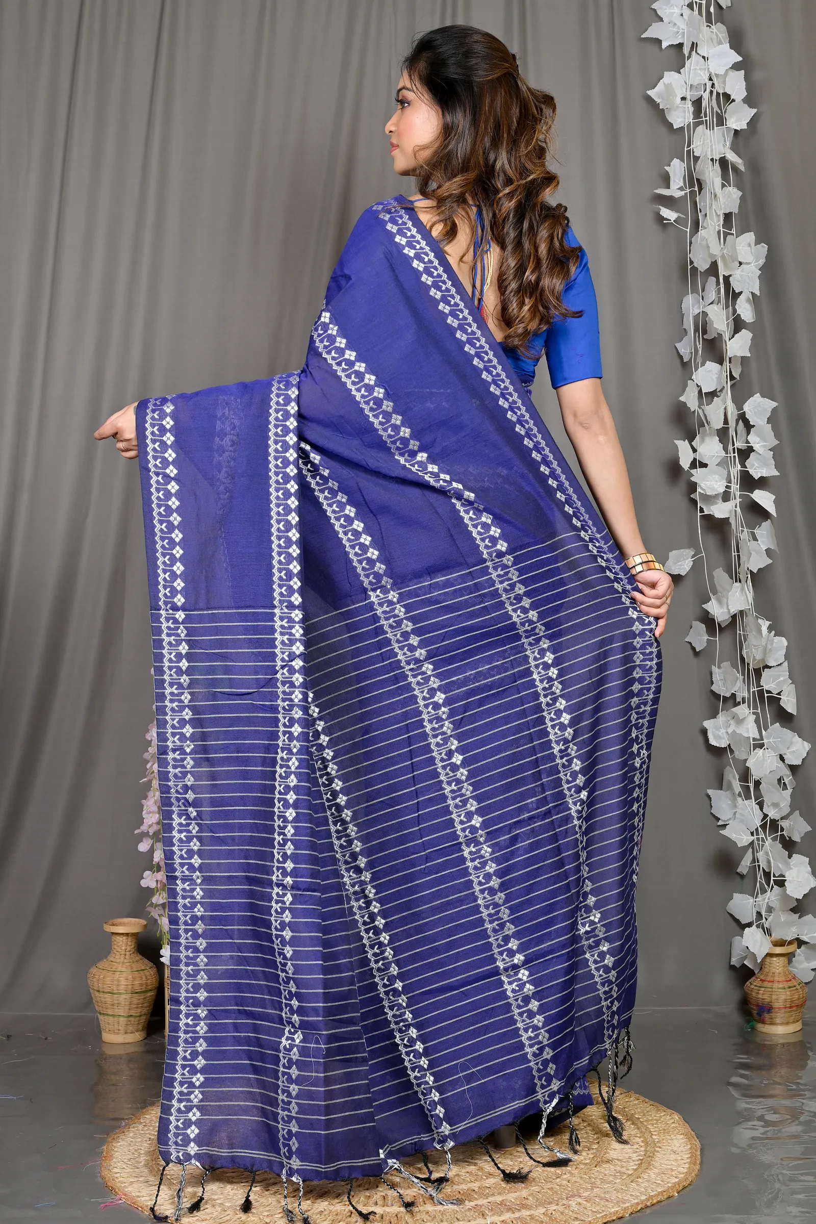 DipDiya Cotton Blended Blue Pareta Elegance in Every Weave Handloom Sarees