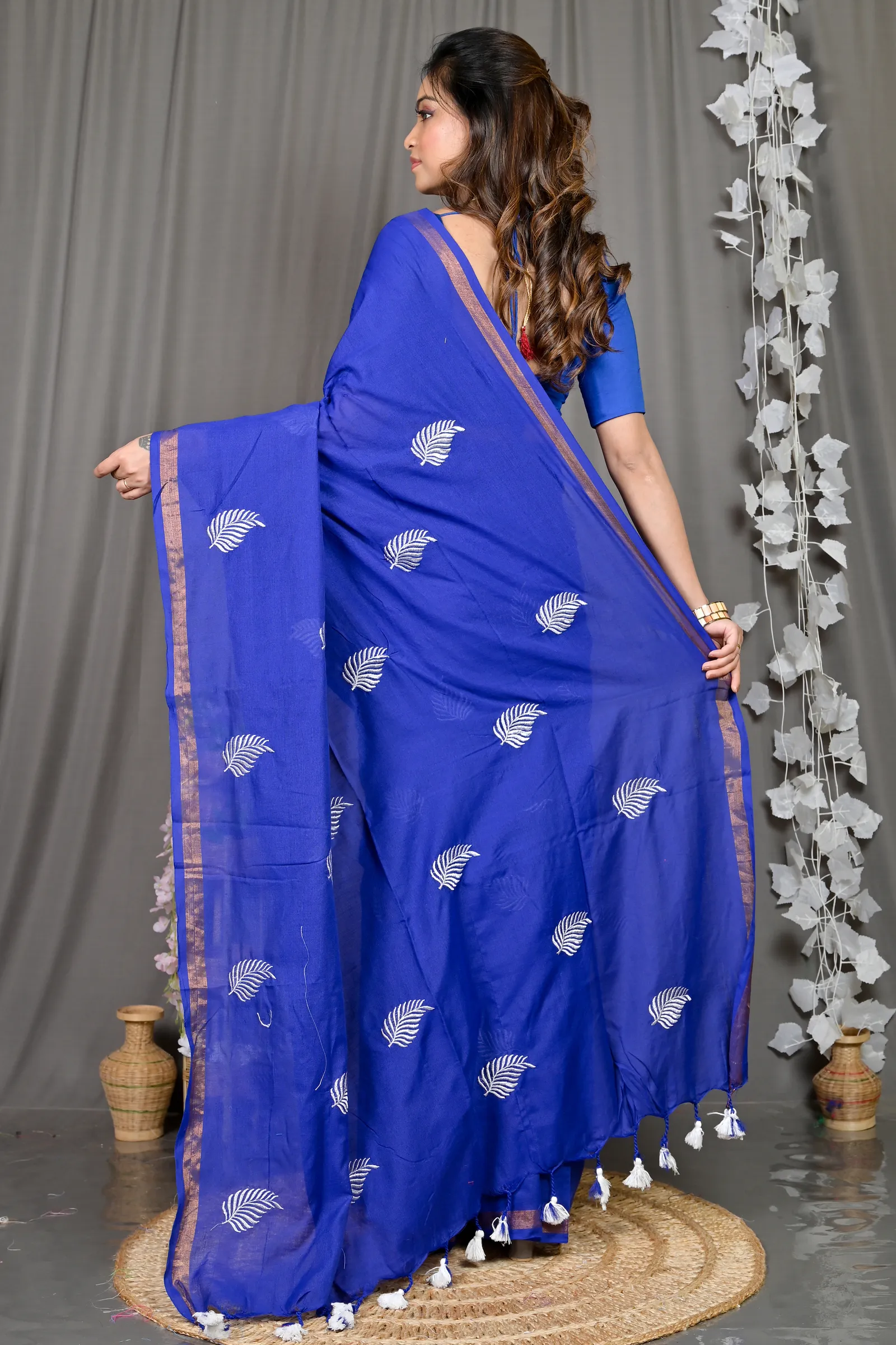 DipDiya Cotton Blended Blue Parin Woven by Hand Handloom Sarees