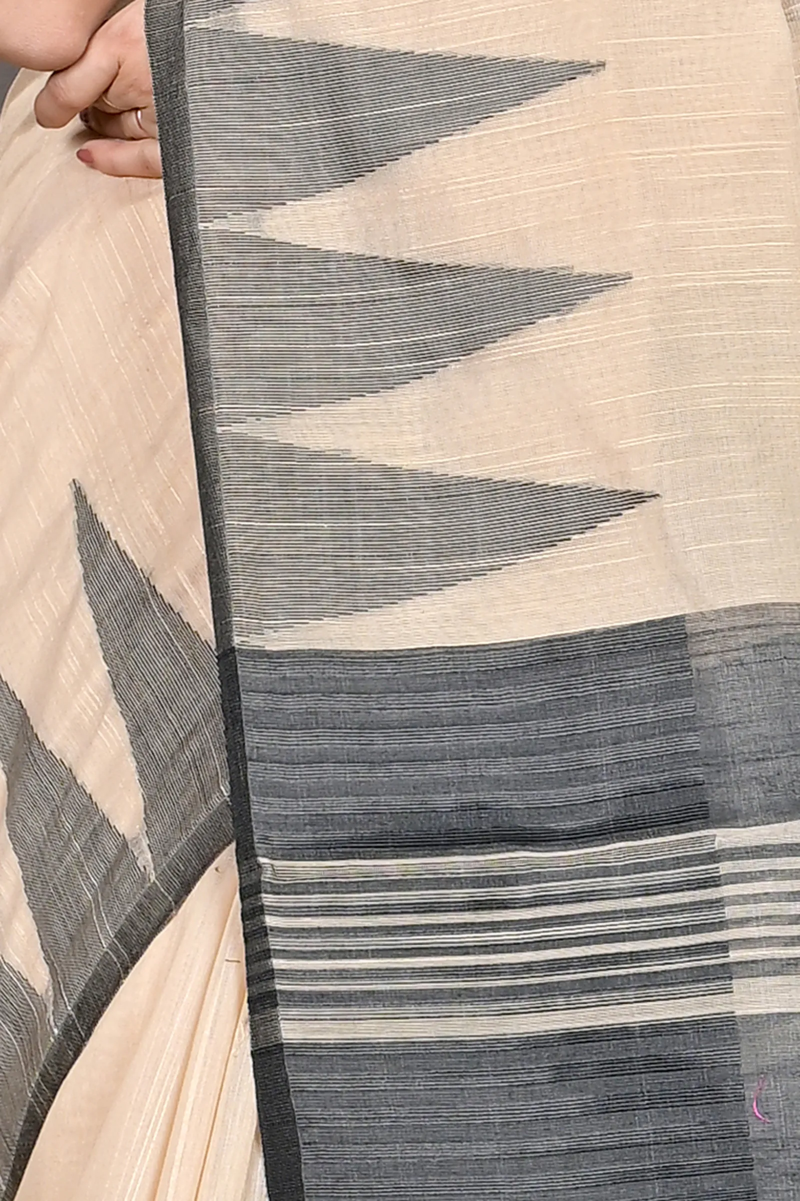 DipDiya Cotton Blended Cream Pariva Classic Bengali Handloom Sarees