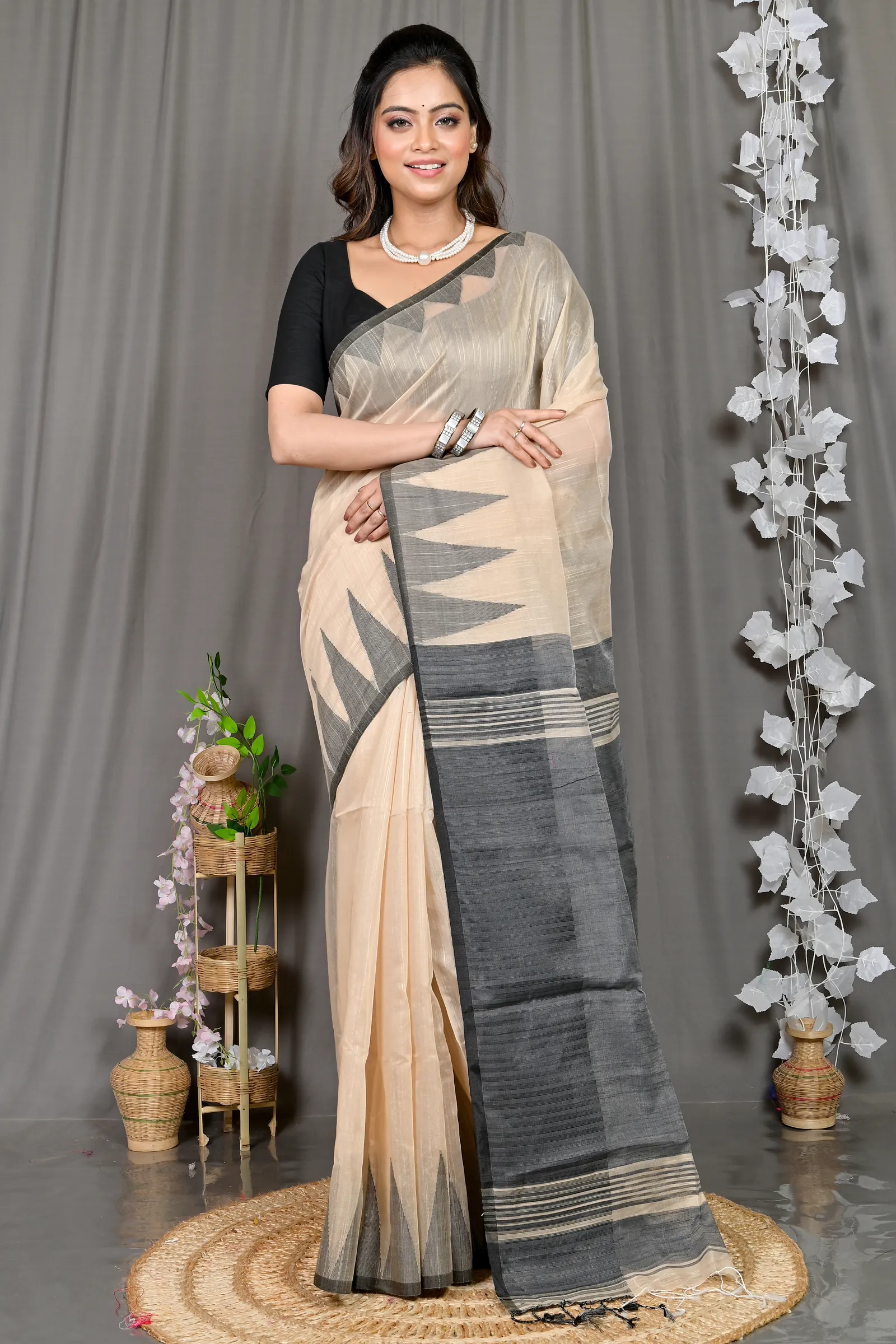 DipDiya Cotton Blended Cream Pariva Classic Bengali Handloom Sarees