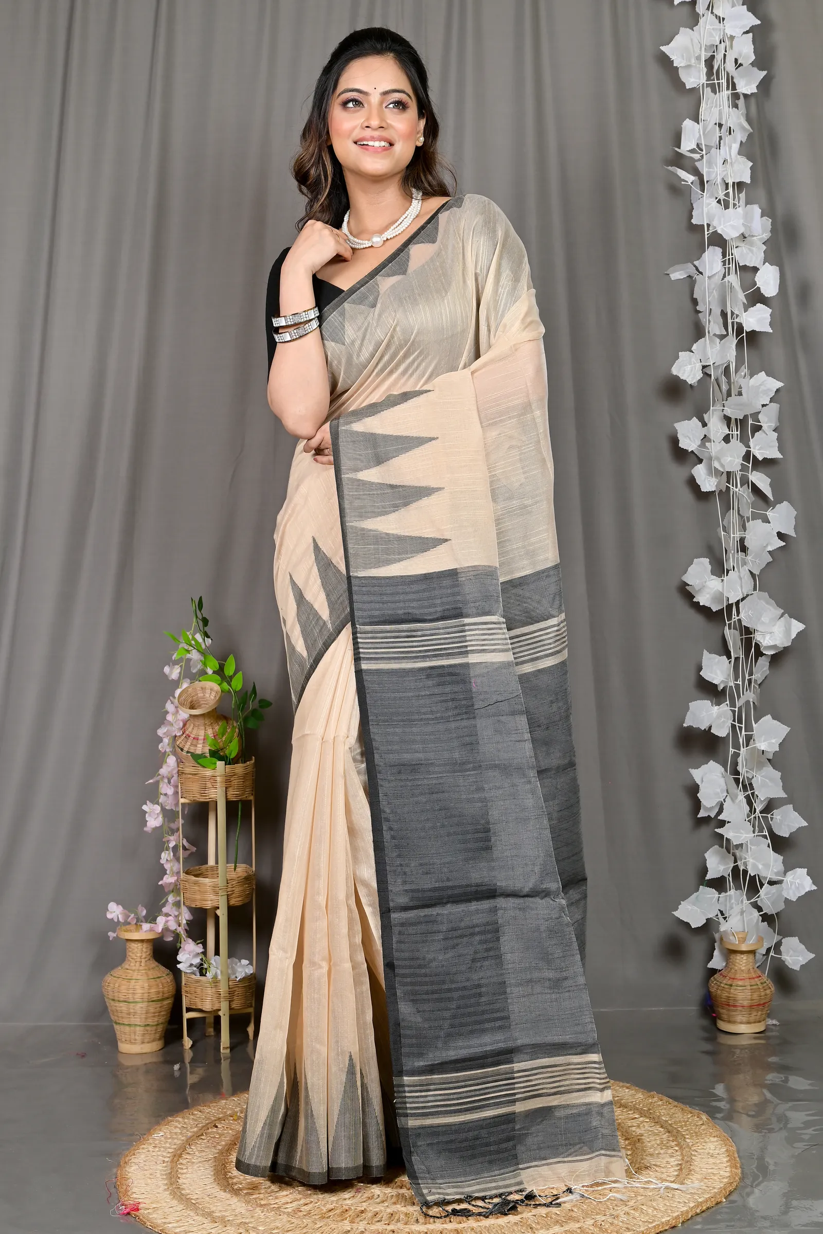DipDiya Cotton Blended Cream Pariva Classic Bengali Handloom Sarees