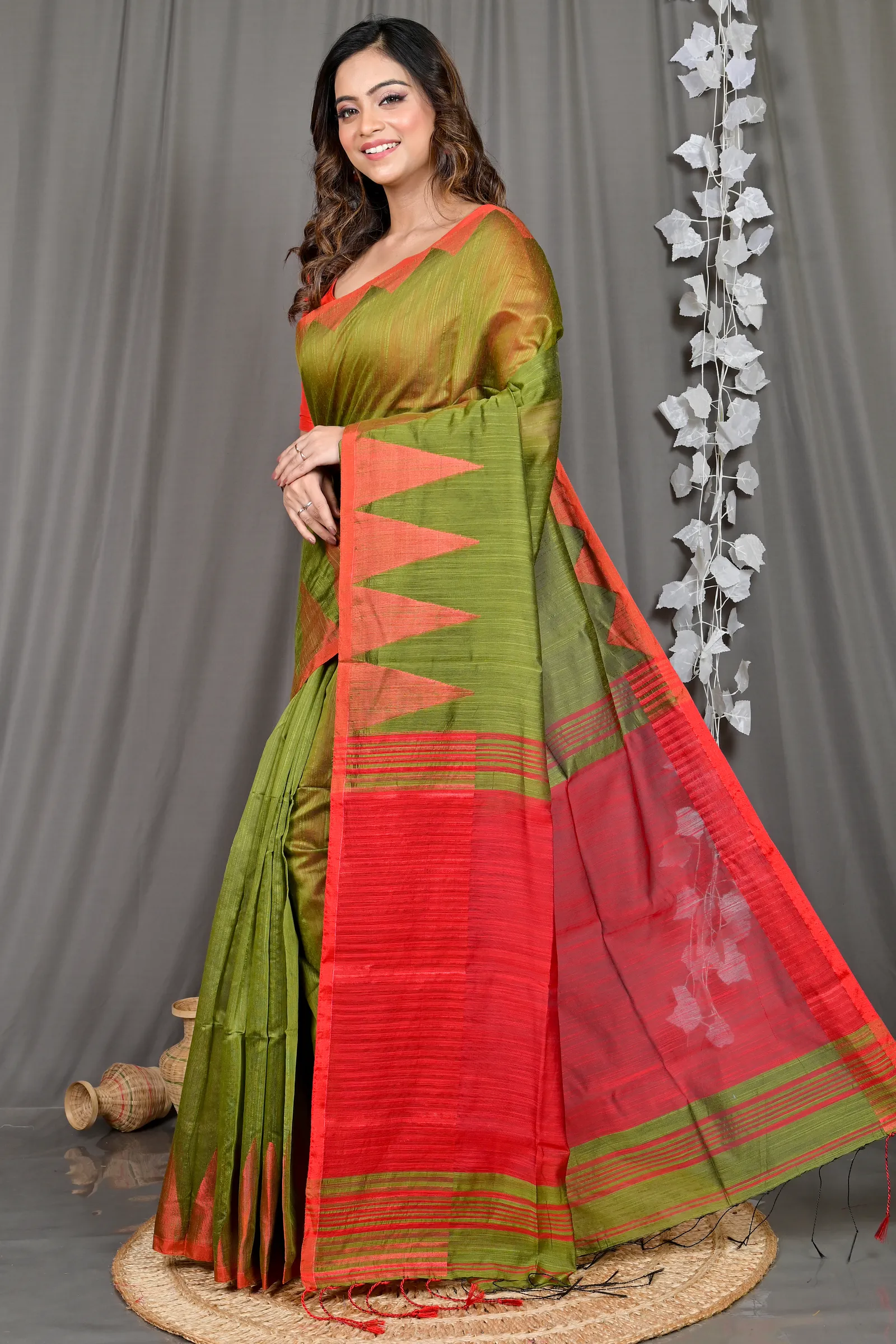 DipDiya Cotton Blended Dark Green Pariva Artisan Woven Handloom Sarees