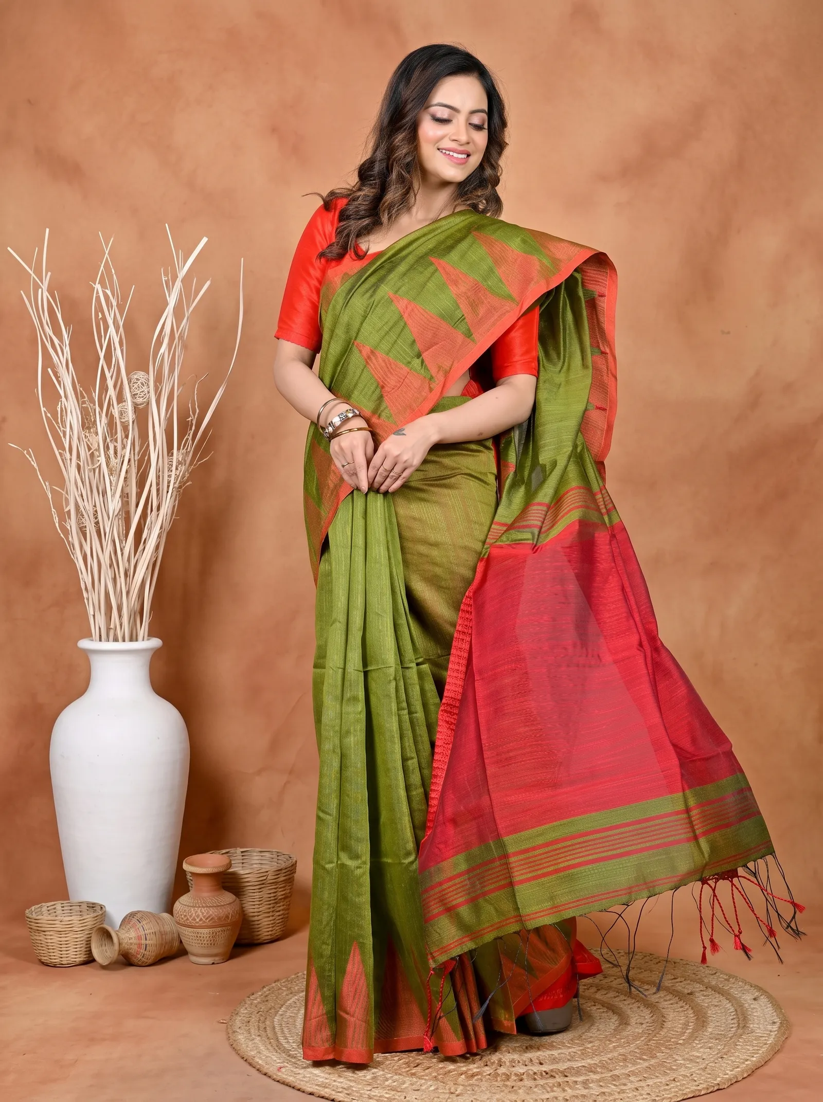 DipDiya Cotton Blended Dark Green Pariva Artisan Woven Handloom Sarees