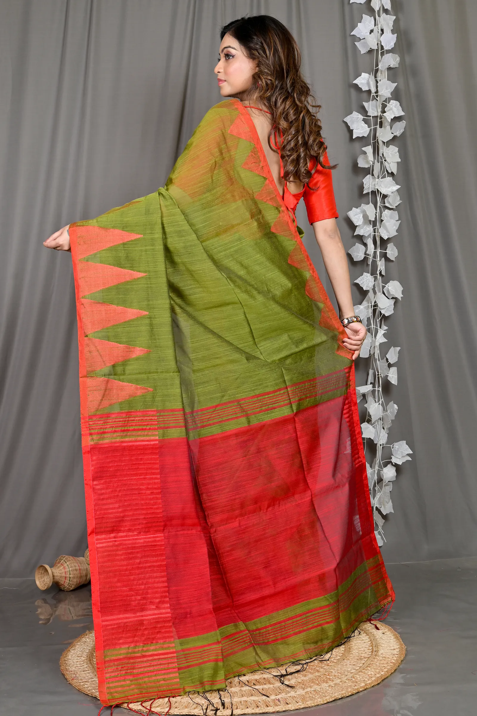 DipDiya Cotton Blended Dark Green Pariva Artisan Woven Handloom Sarees