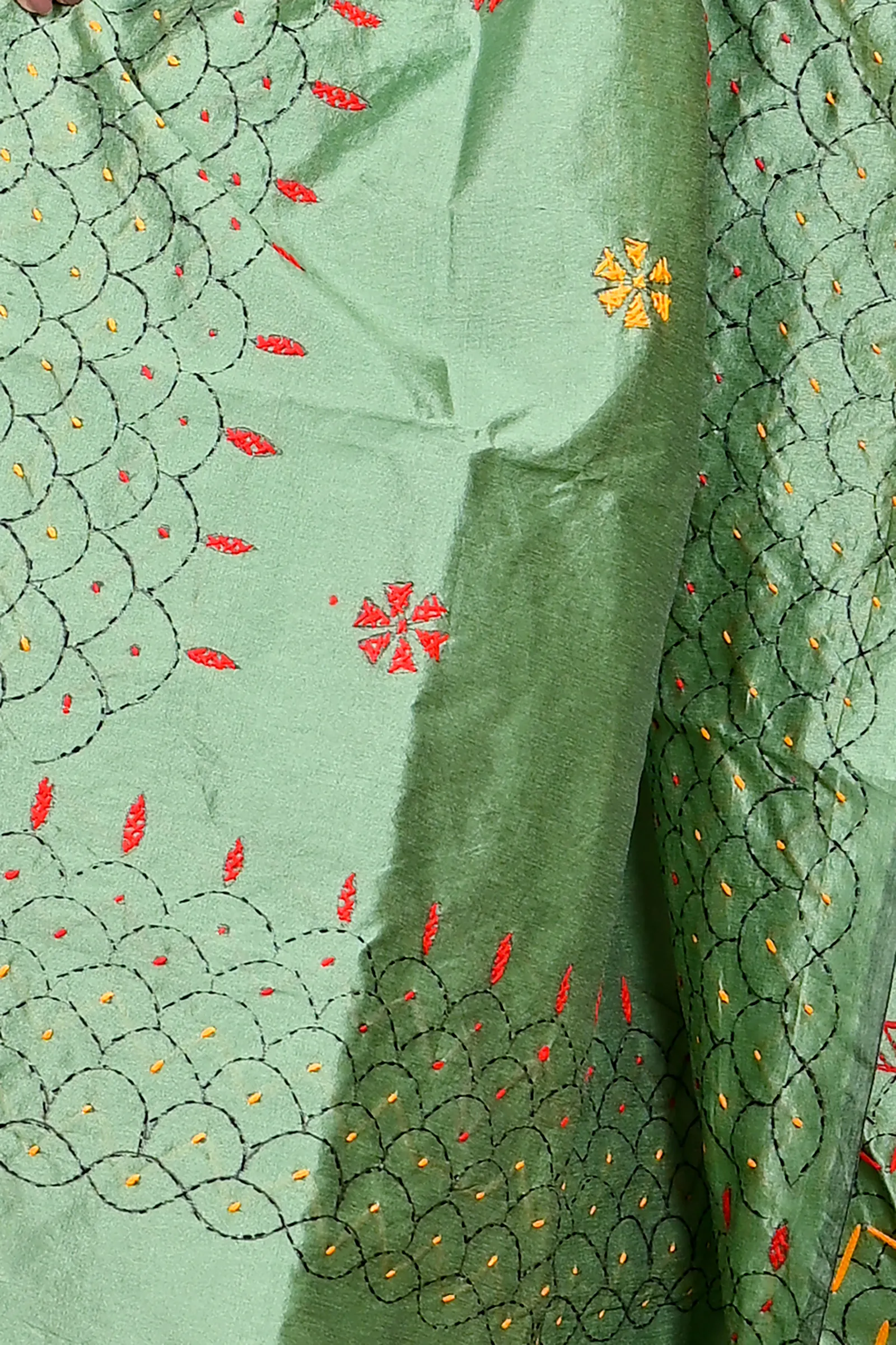 DipDiya Cotton Blended Emerald Green Soumika Effortless Tradition Kantha Stitch Sarees