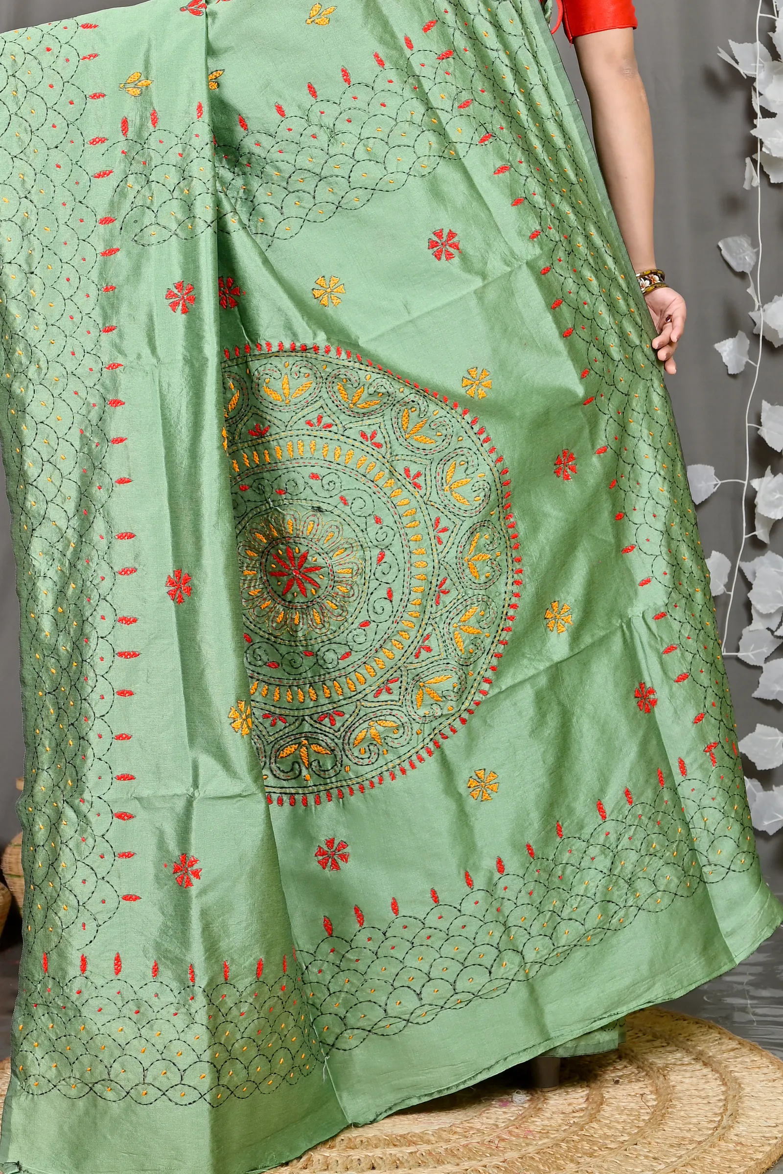 DipDiya Cotton Blended Emerald Green Soumika Effortless Tradition Kantha Stitch Sarees