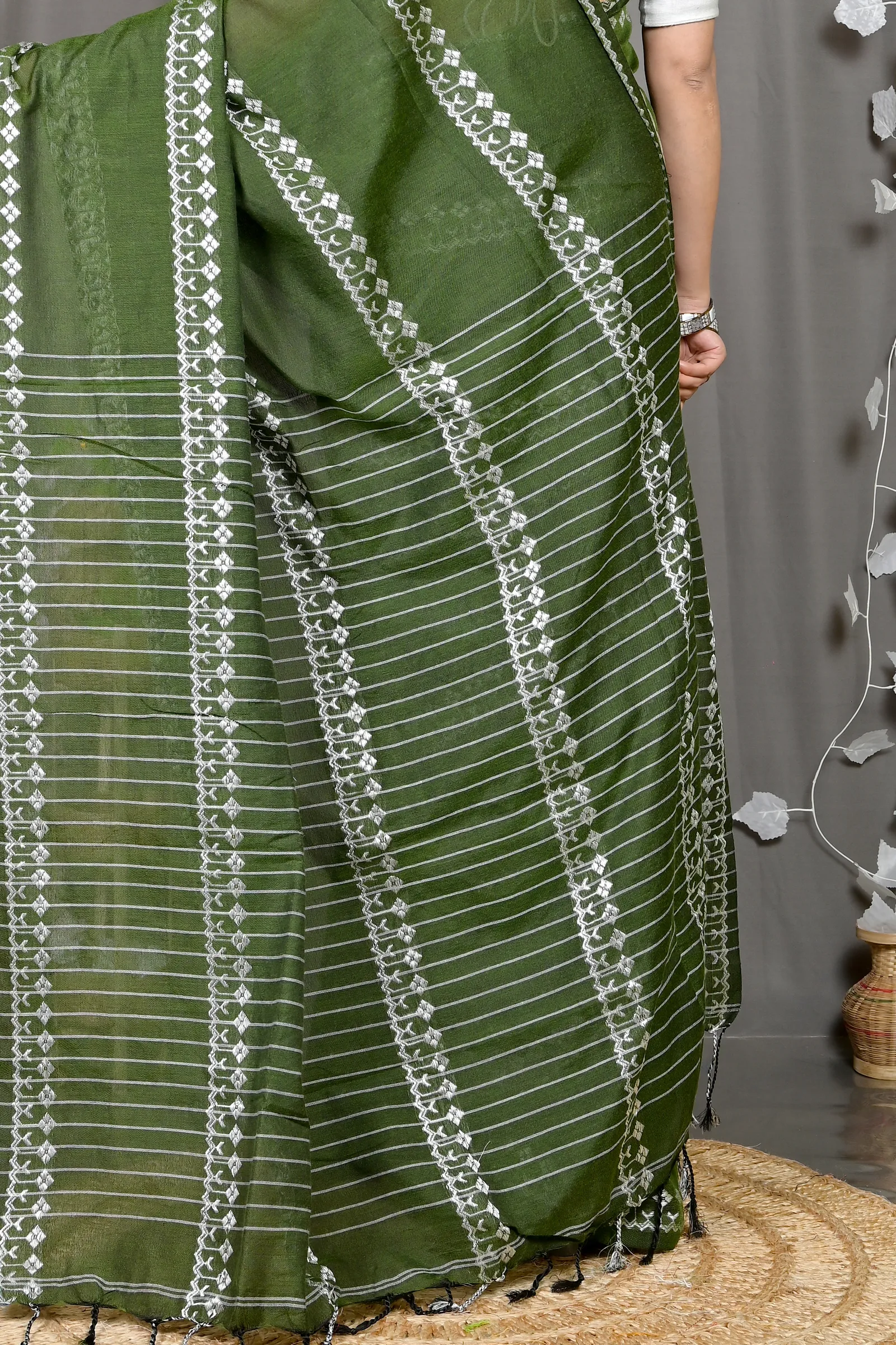 DipDiya Cotton Blended Green Pareta Crafted with Soul Handloom Sarees