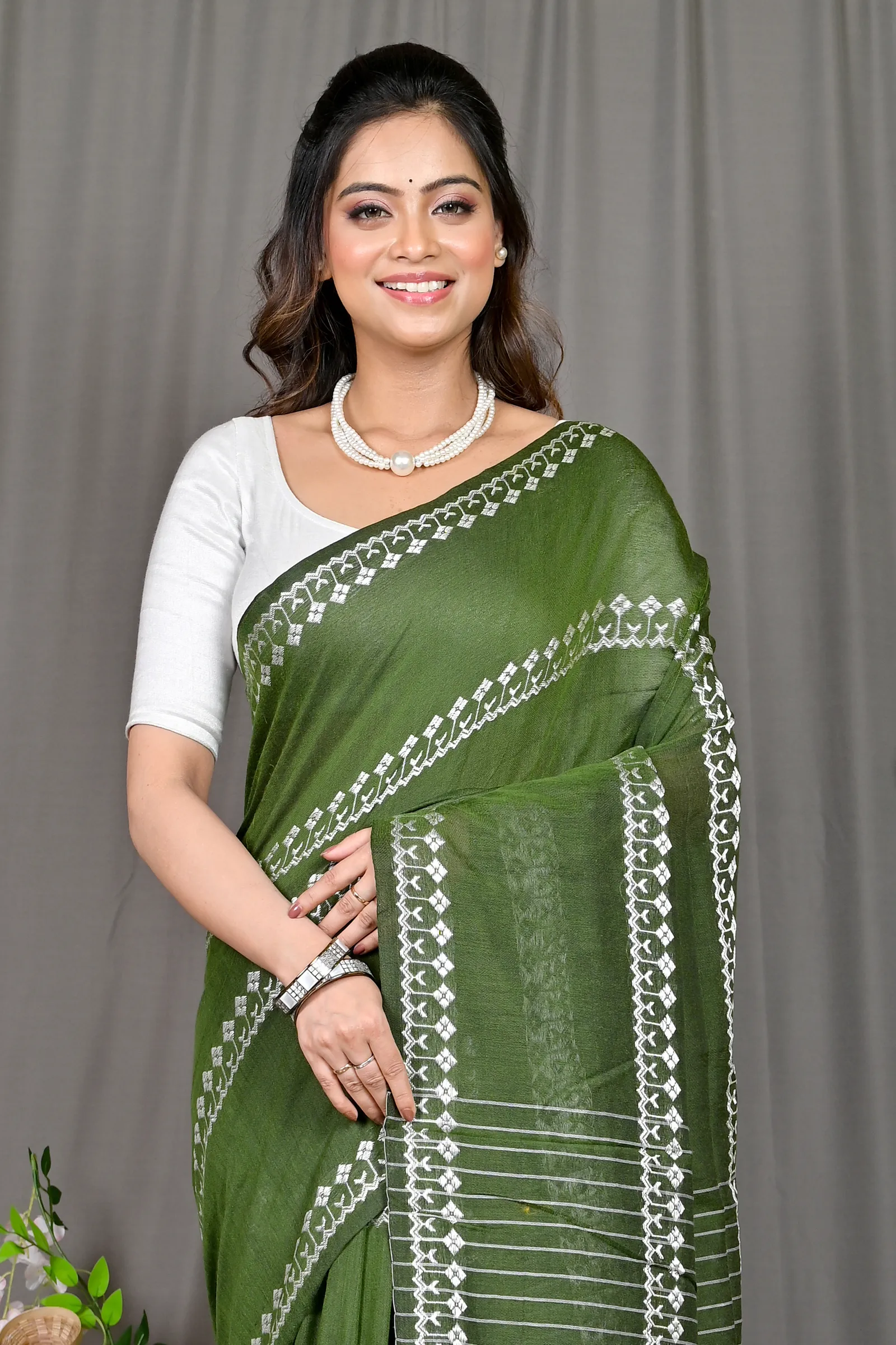 DipDiya Cotton Blended Green Pareta Crafted with Soul Handloom Sarees