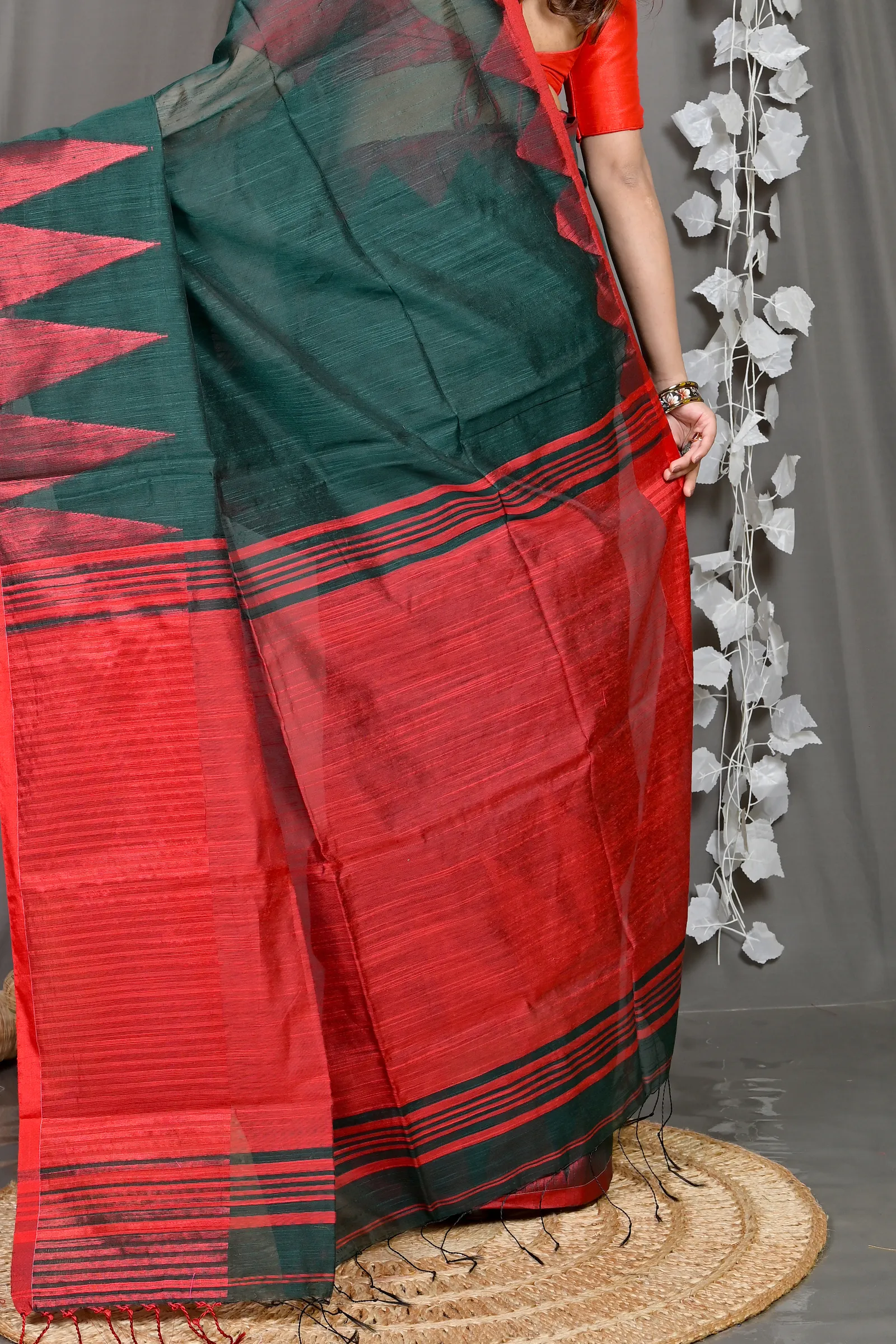 DipDiya Cotton Blended Green Pariva Artisan Crafted Handloom Sarees